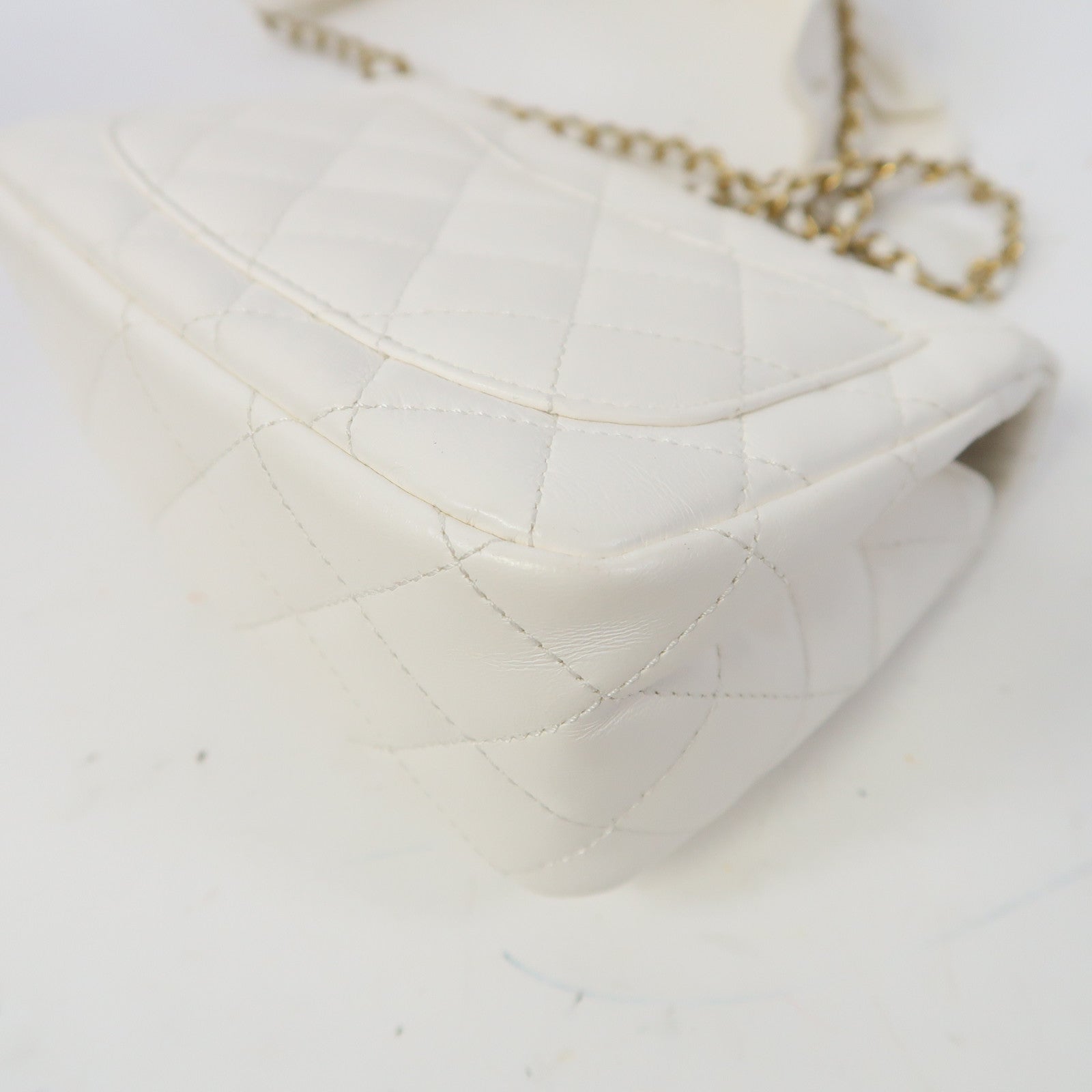 CHANEL 【激減優惠】菱格羊皮皮革Flap Bag金扣鏈帶肩背袋白色