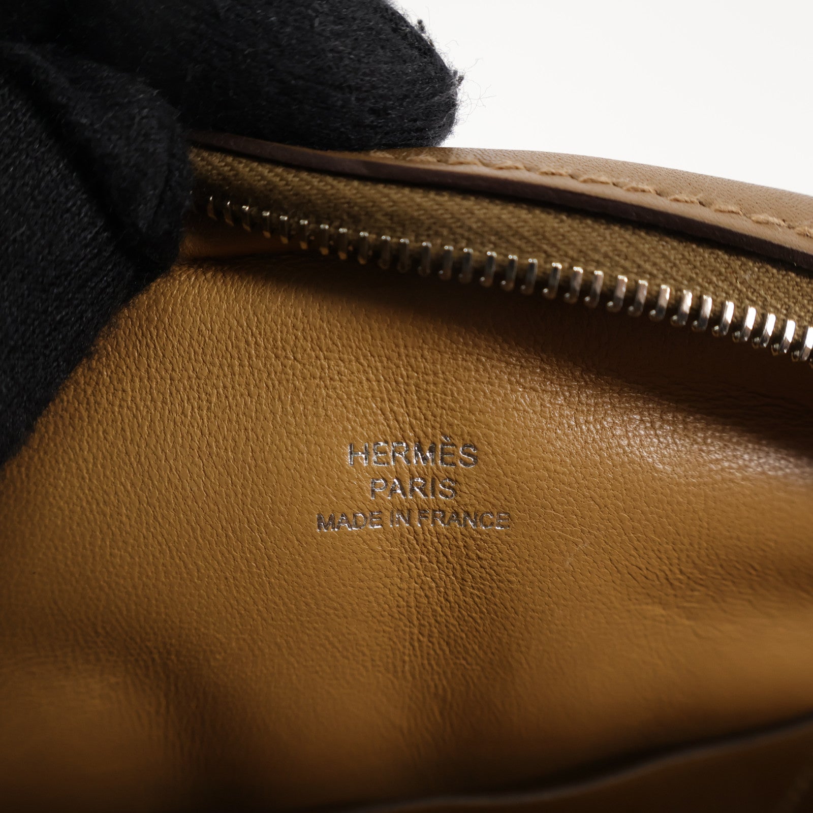 HERMES Swift皮革In the loop銀扣肩背袋Biscuit