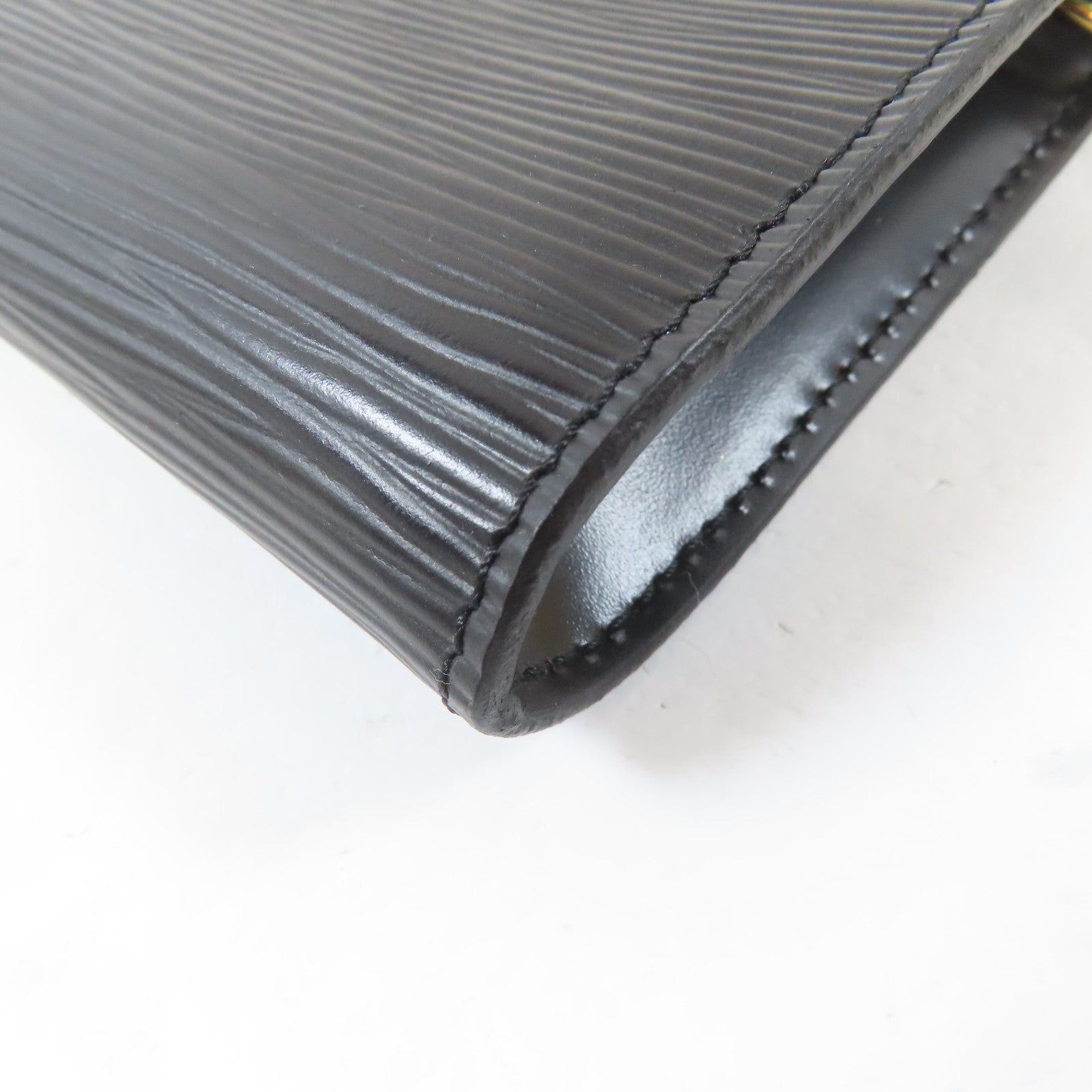 LOUIS VUITTON Epi Pochette Accessories金扣手挽袋黑色