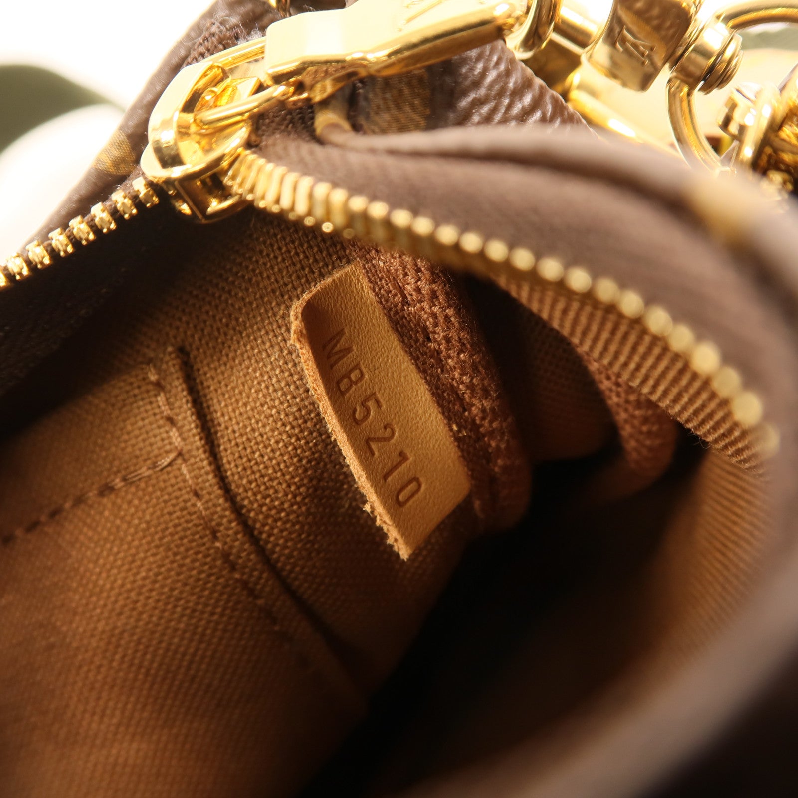 LOUIS VUITTON Monogram Multi Pochette Accessoires金扣肩背袋