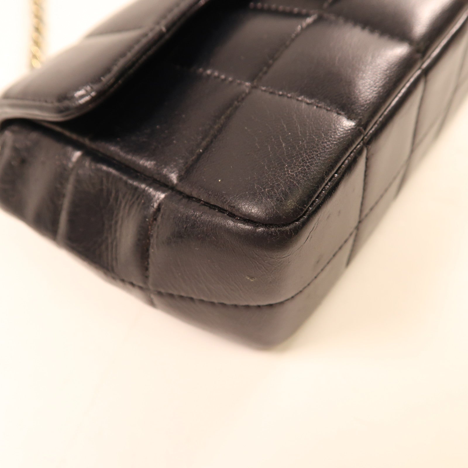CHANEL 牛皮皮革Chain Shoulder金扣鏈帶肩背袋黑色
