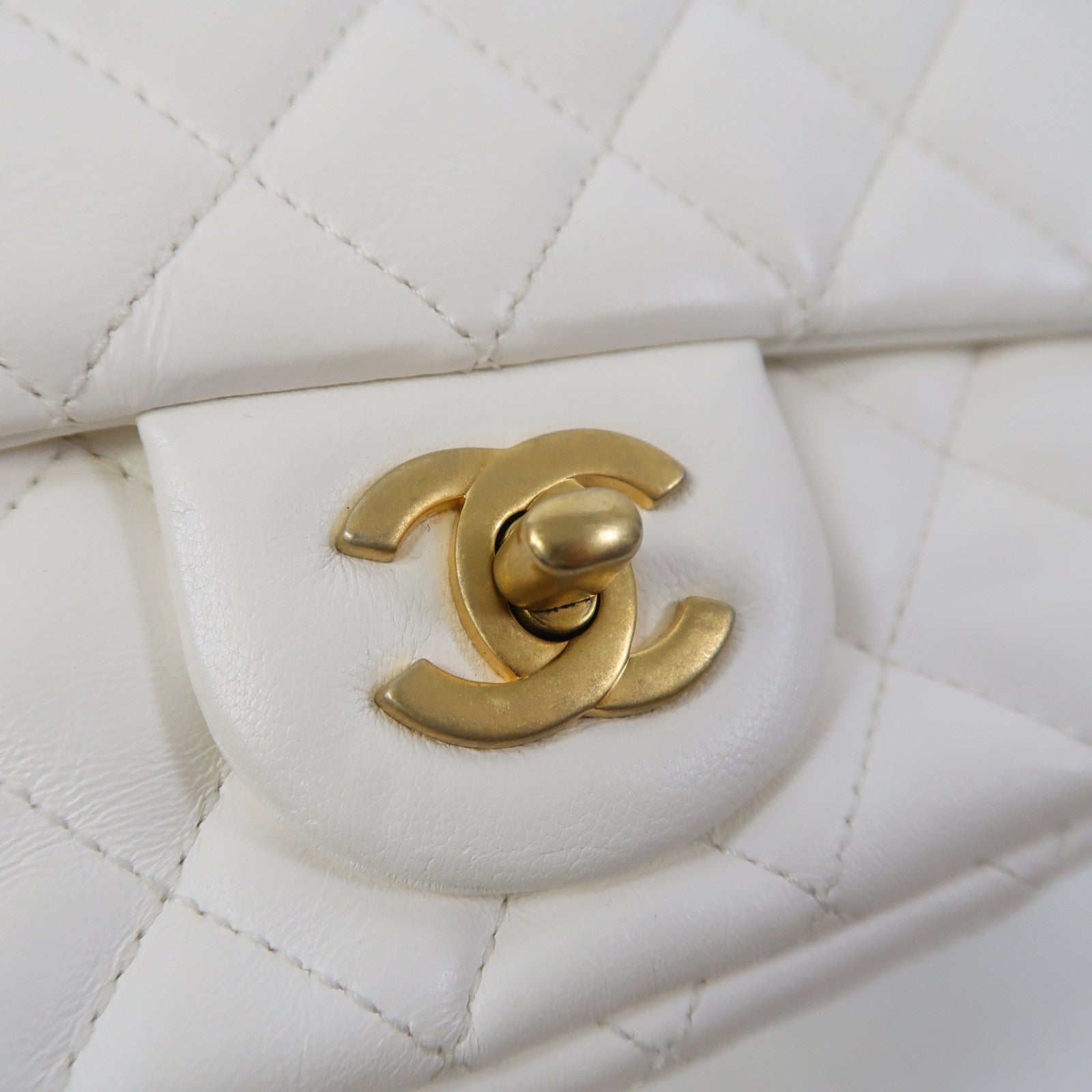 CHANEL 【激減優惠】菱格羊皮皮革Flap Bag金扣鏈帶肩背袋白色