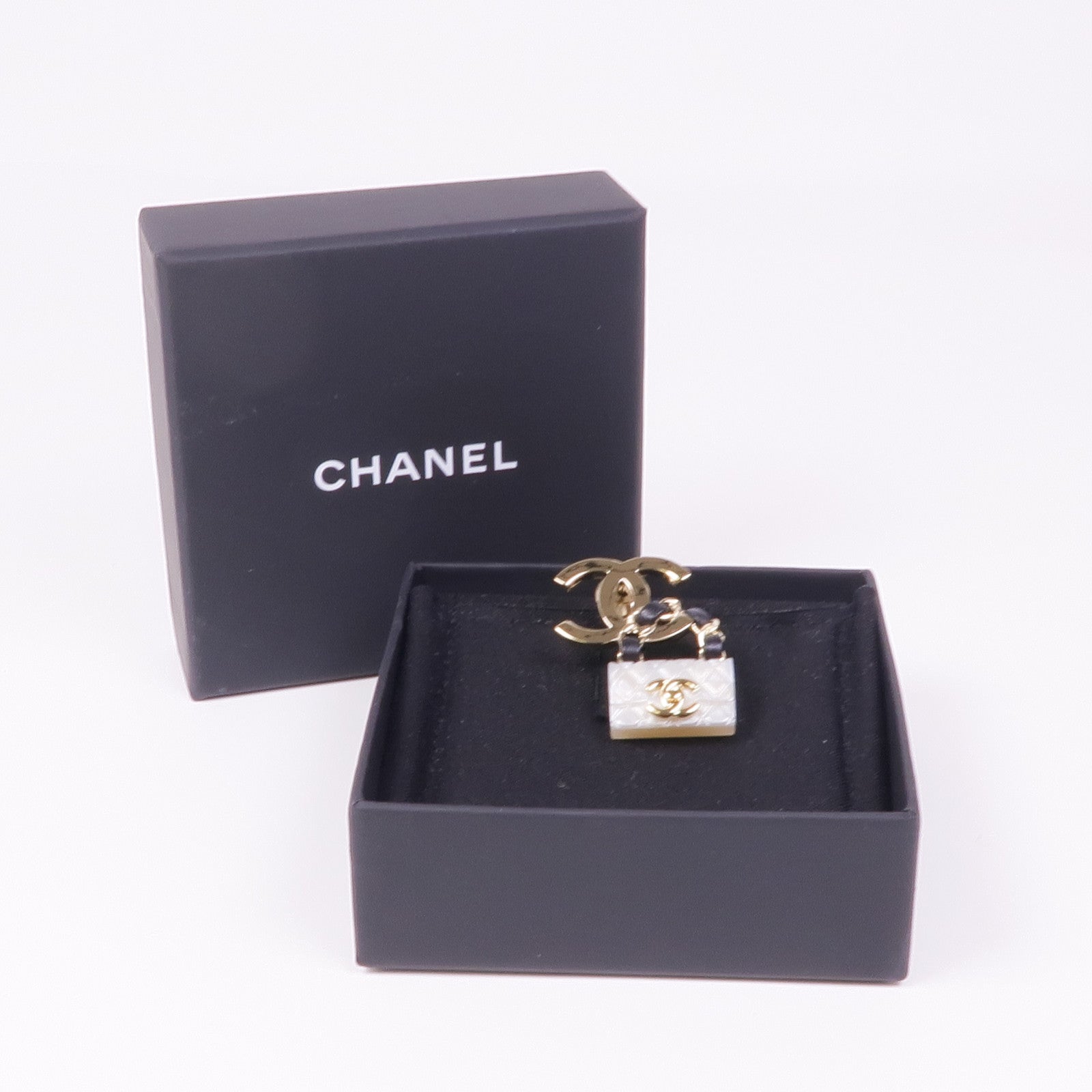 CHANEL 皮革/PVC/金屬Brooch胸針