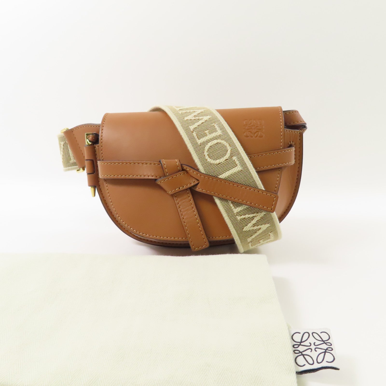 LOEWE 牛皮皮革Shoulder Bag金扣肩背袋