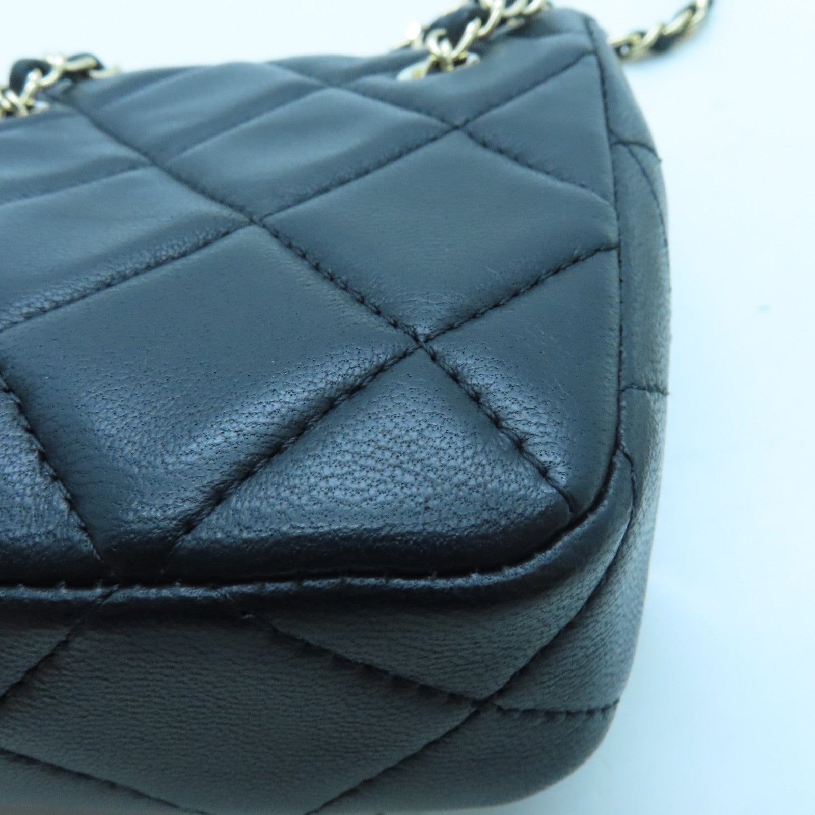 CHANEL 菱格羊皮皮革Chain Shoulder金扣鏈帶肩背袋黑色