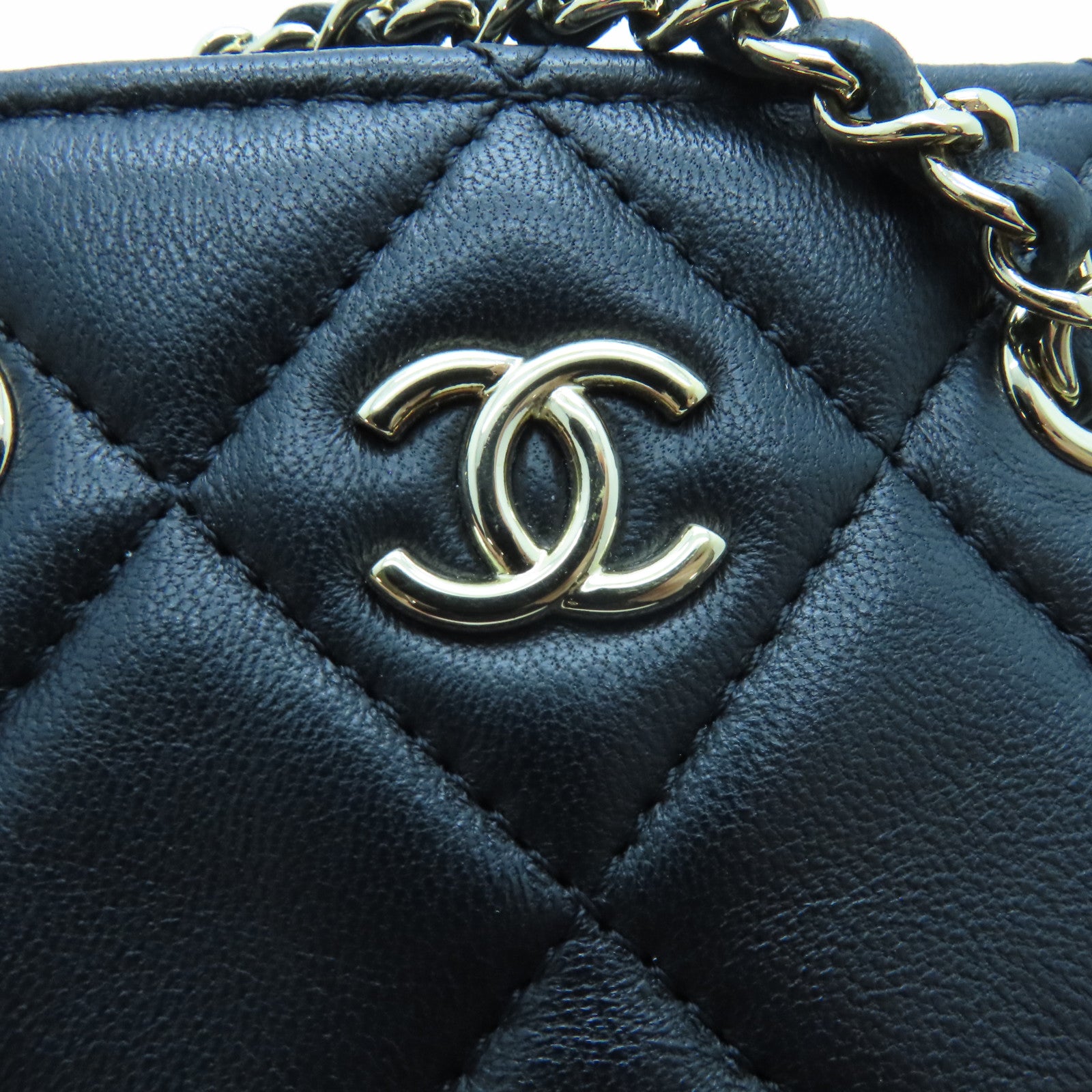 CHANEL 菱格羊皮皮革Chain Shoulder金扣鏈帶肩背袋黑色