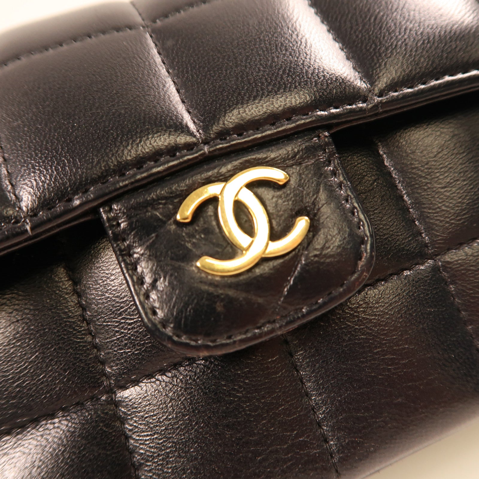 CHANEL 牛皮皮革Chain Shoulder金扣鏈帶肩背袋黑色
