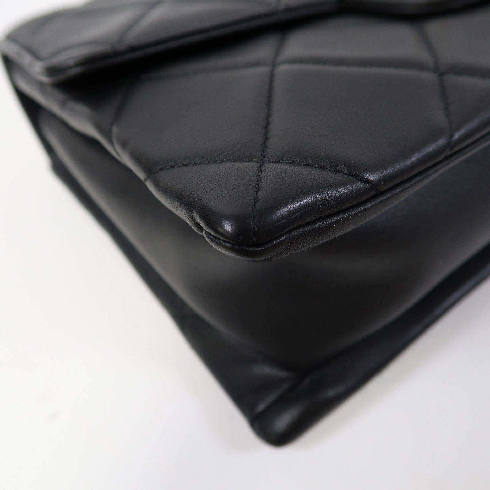 CHANEL 菱格牛皮皮革Chain Shoulder金扣鏈帶肩背袋黑色