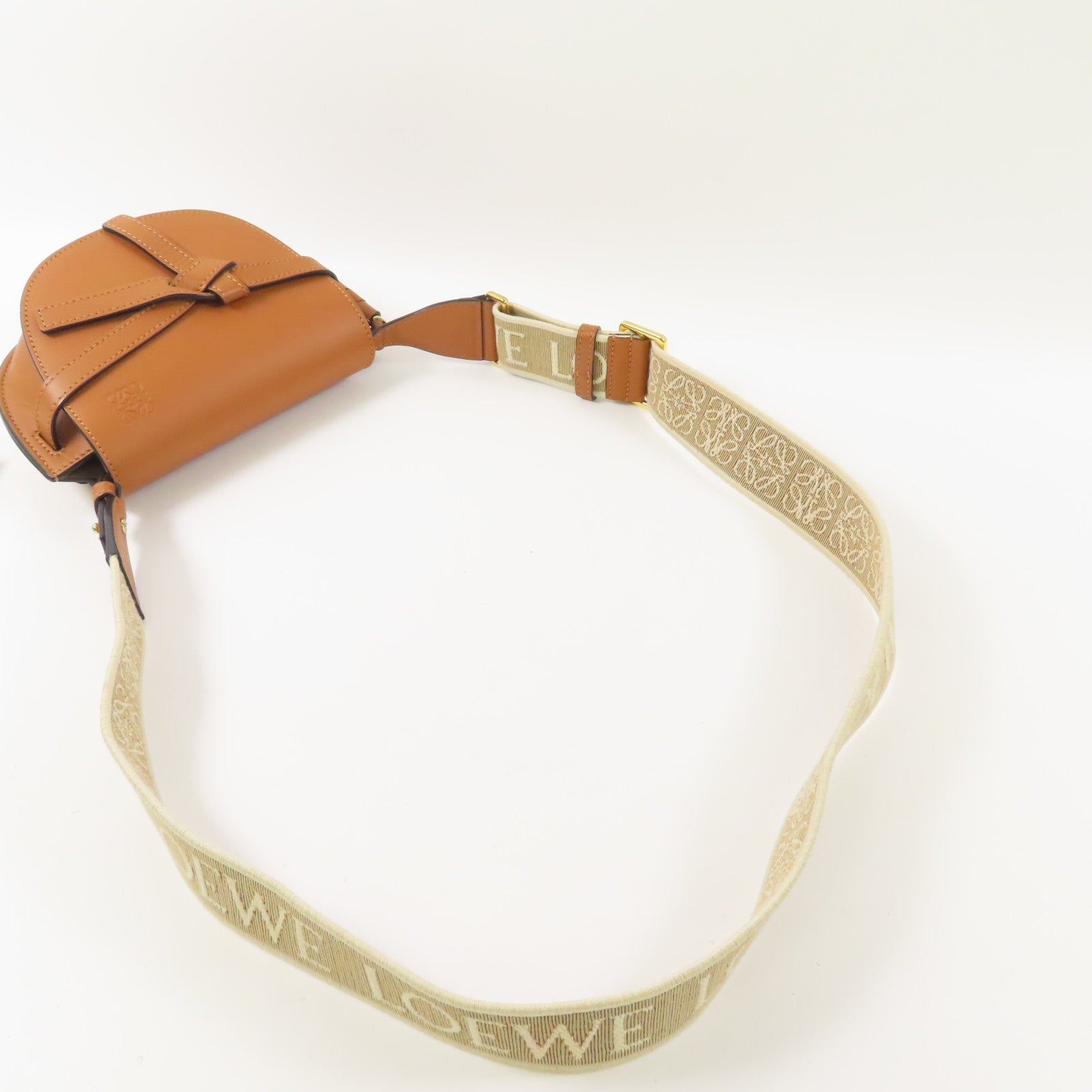 LOEWE 牛皮皮革Shoulder Bag金扣肩背袋
