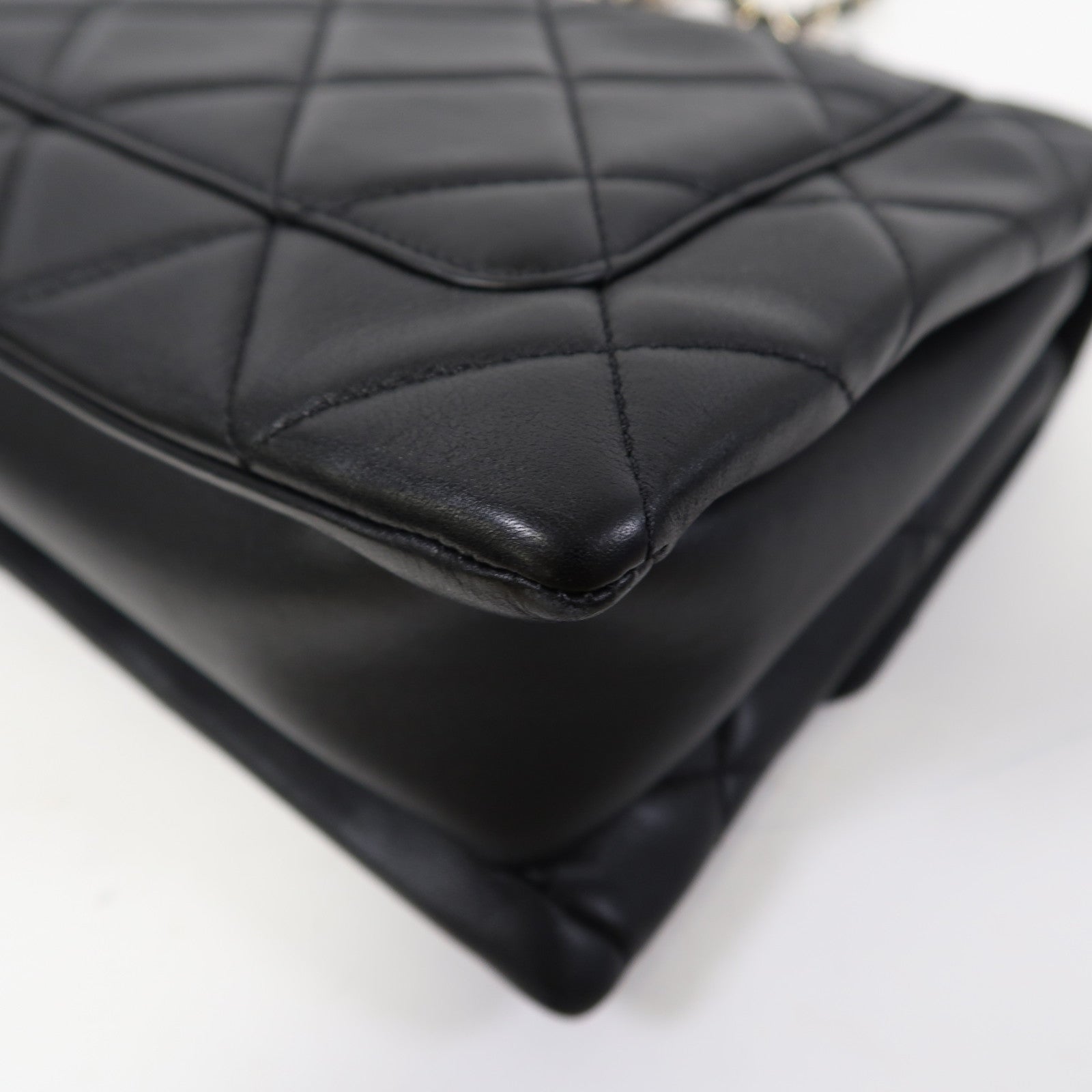 CHANEL 菱格牛皮皮革Chain Shoulder金扣鏈帶肩背袋黑色