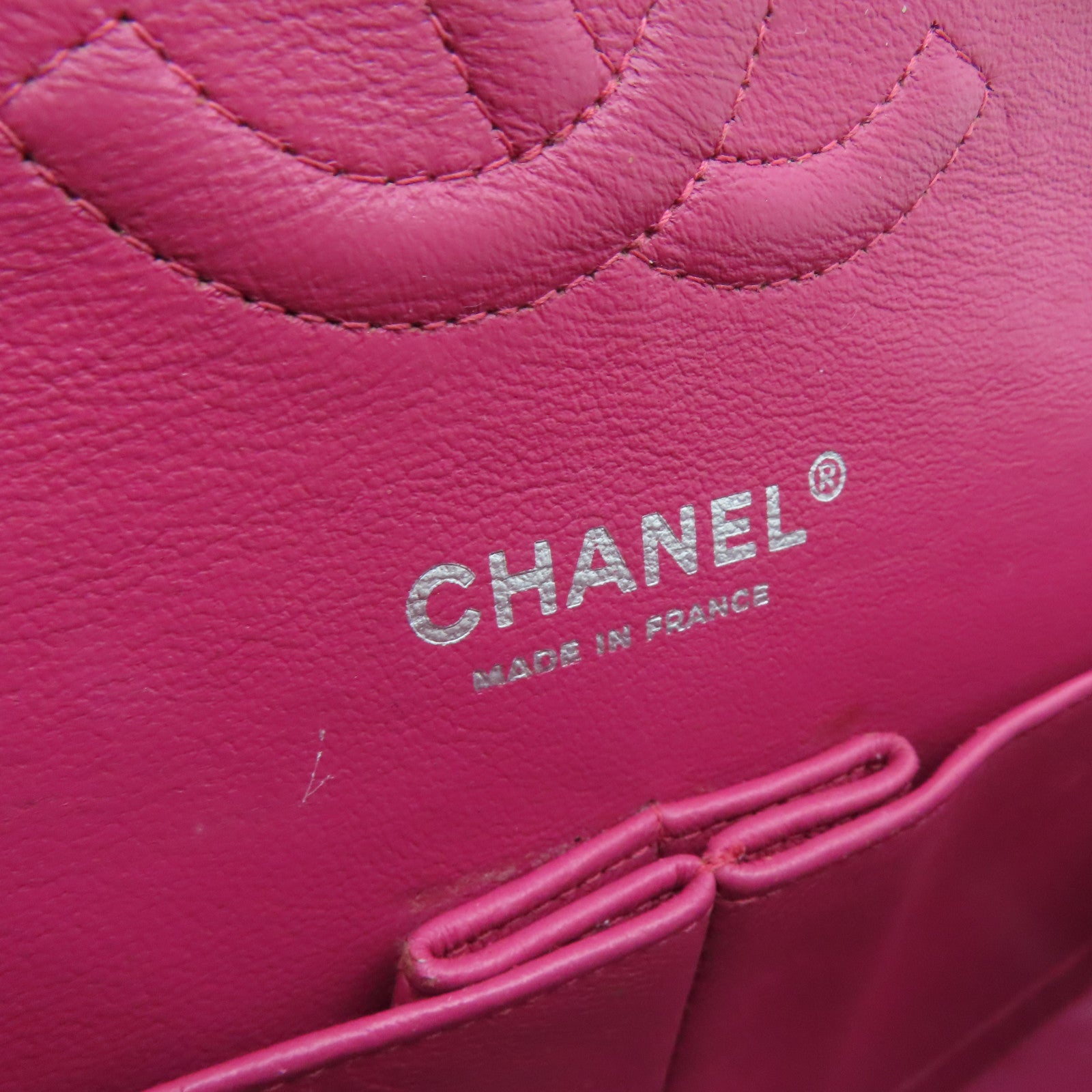 CHANEL 菱格漆皮皮革Classic银扣肩背袋粉红色