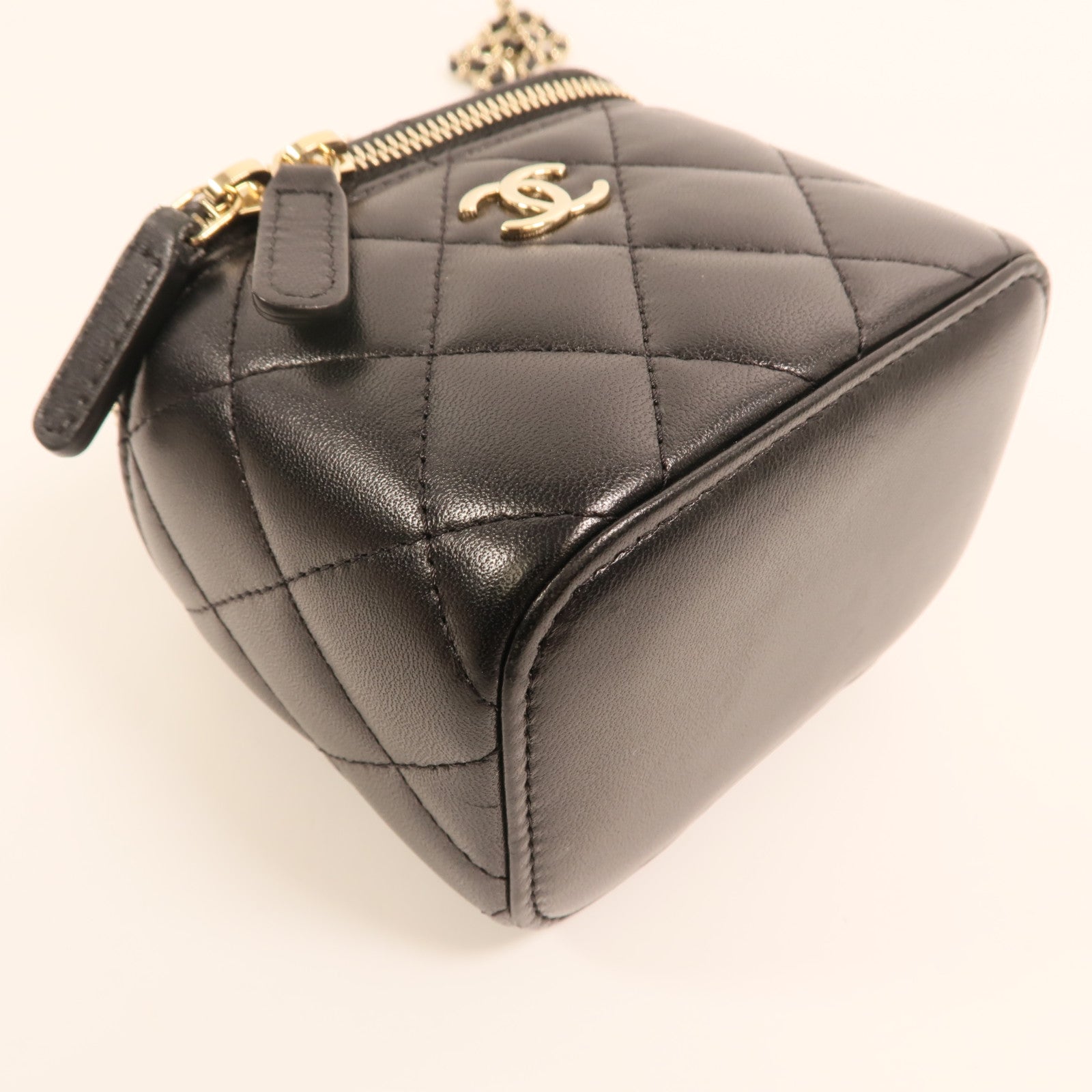 CHANEL 羊皮皮革Vanity Case金扣鏈帶手挽肩背兩用袋