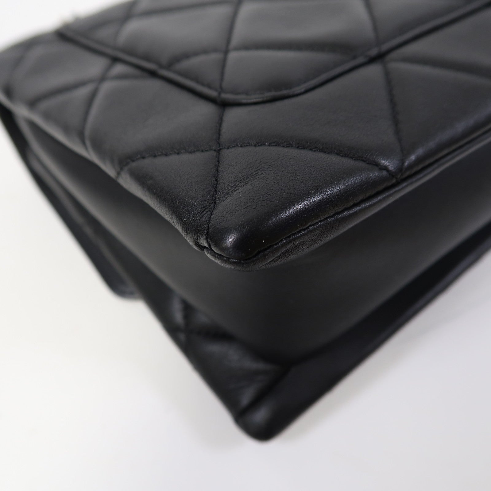 CHANEL 菱格牛皮皮革Chain Shoulder金扣鏈帶肩背袋黑色
