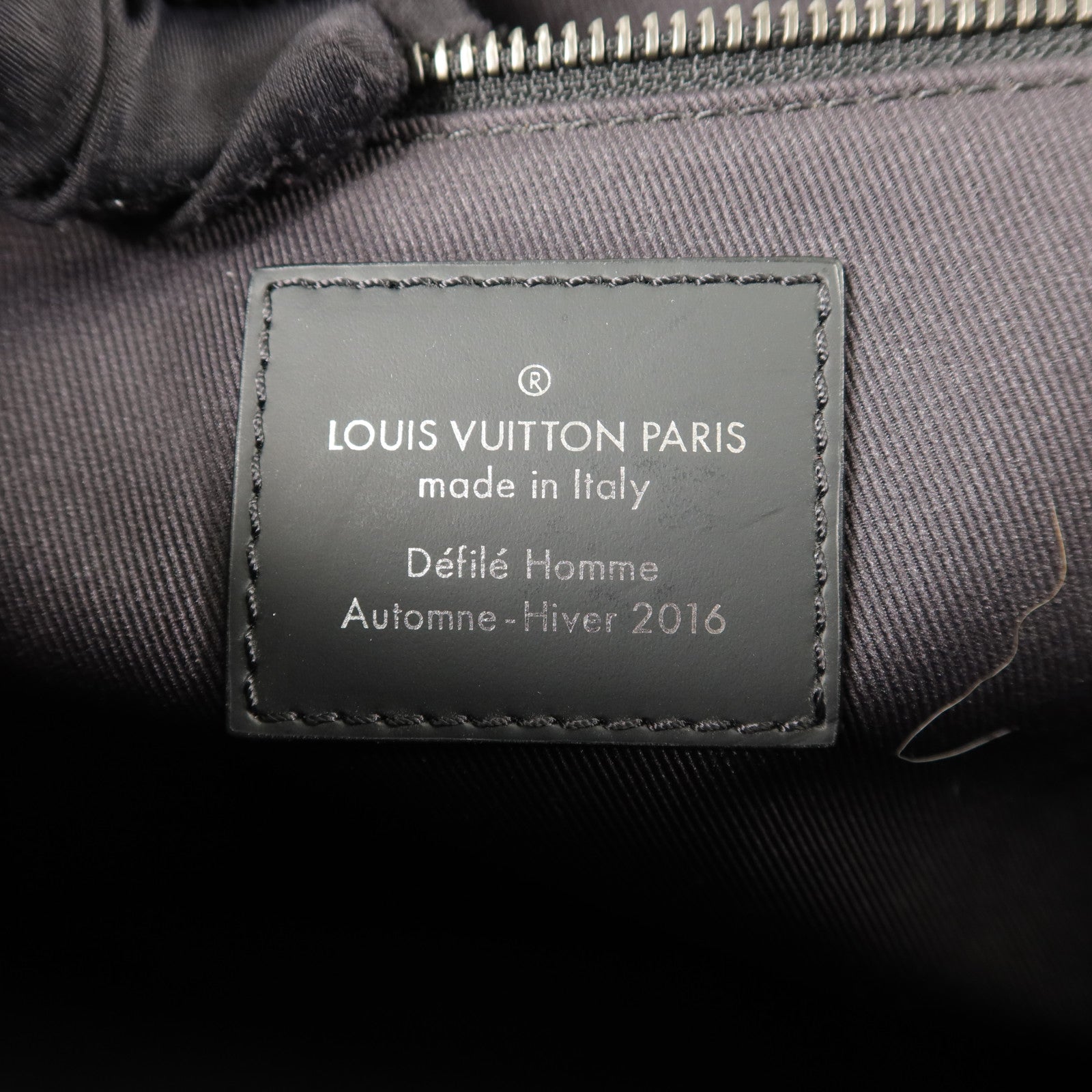 LOUIS VUITTON Monogram Eclipse Messenger PM Voyager肩背袋