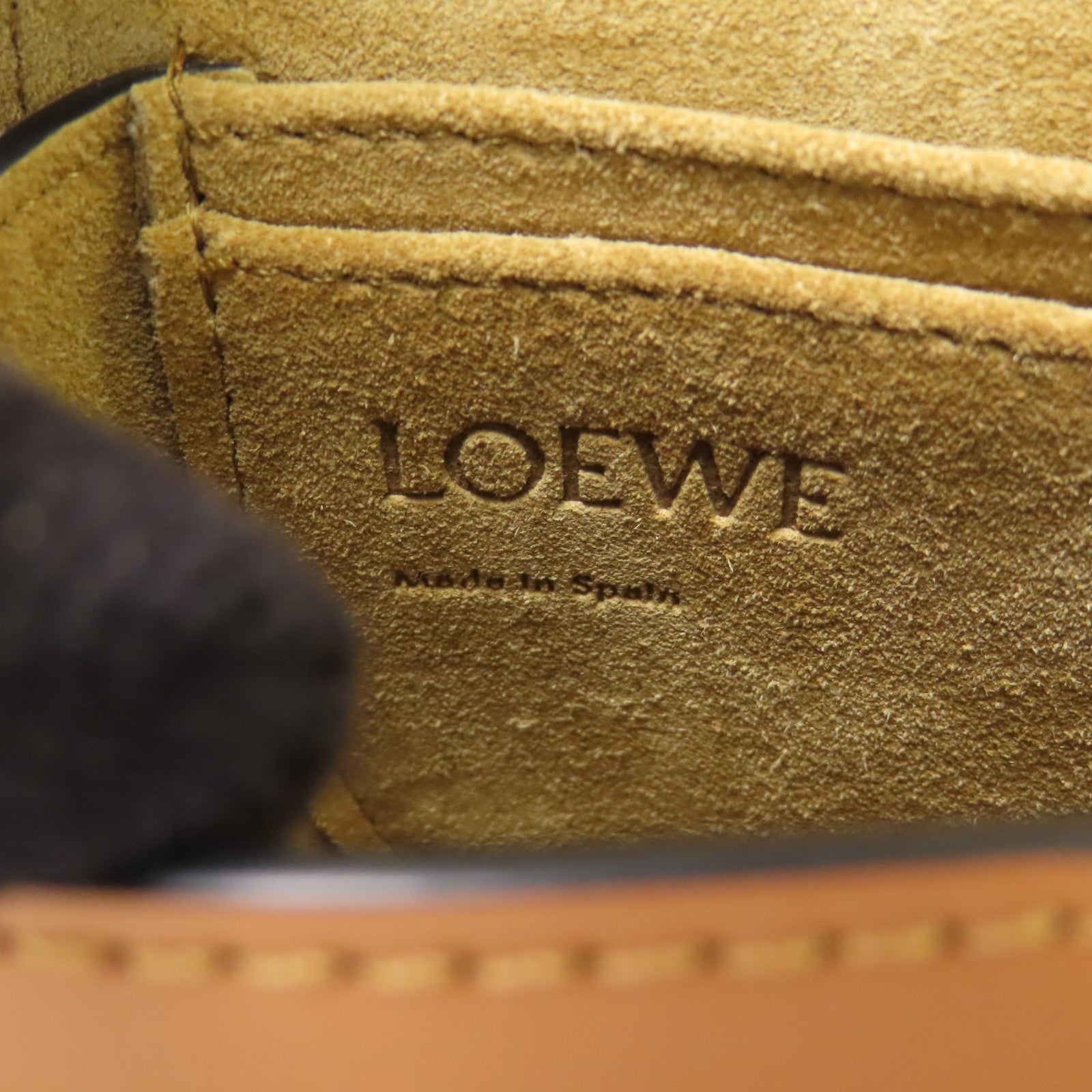 LOEWE 牛皮皮革Shoulder Bag金扣肩背袋