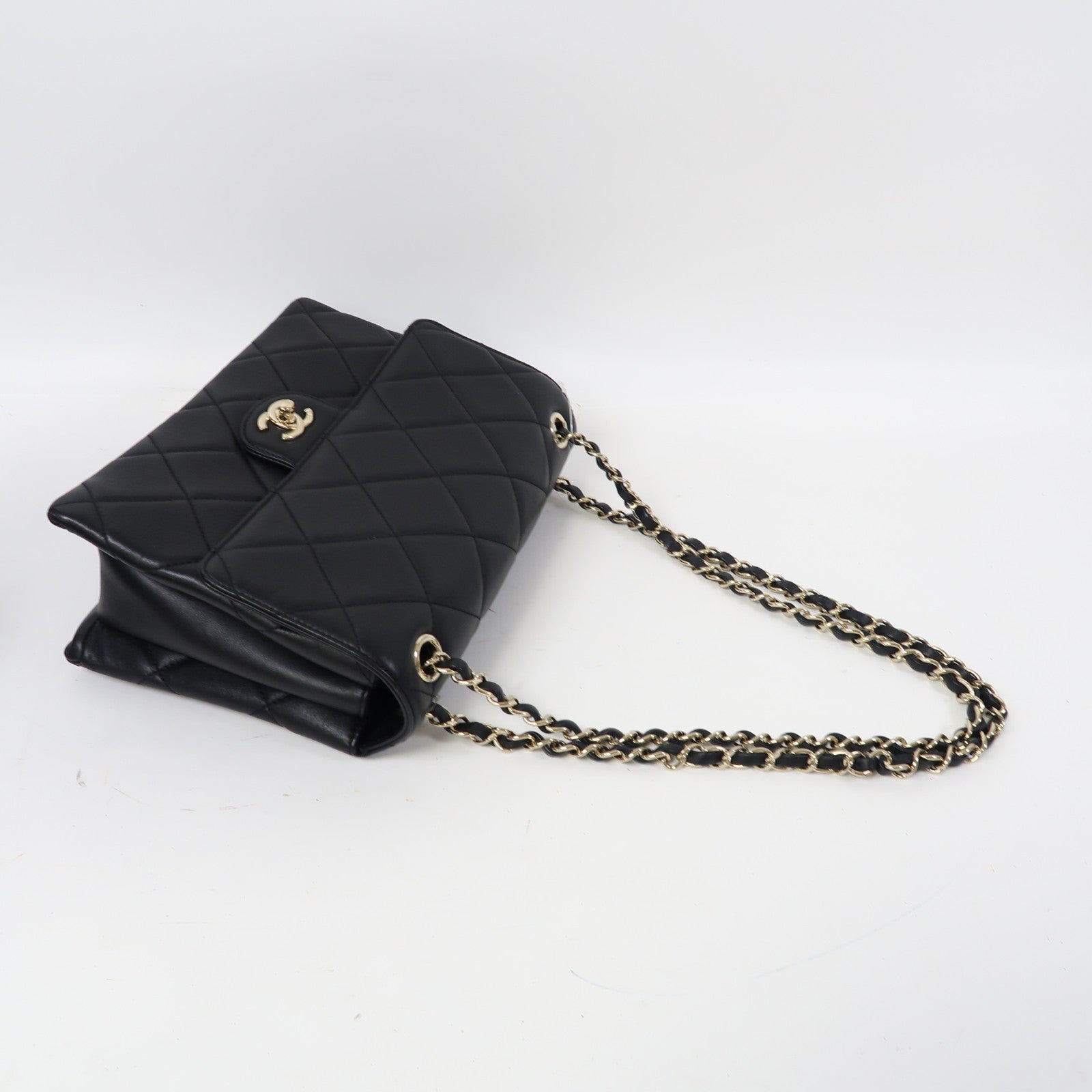CHANEL 菱格牛皮皮革Chain Shoulder金扣鏈帶肩背袋黑色