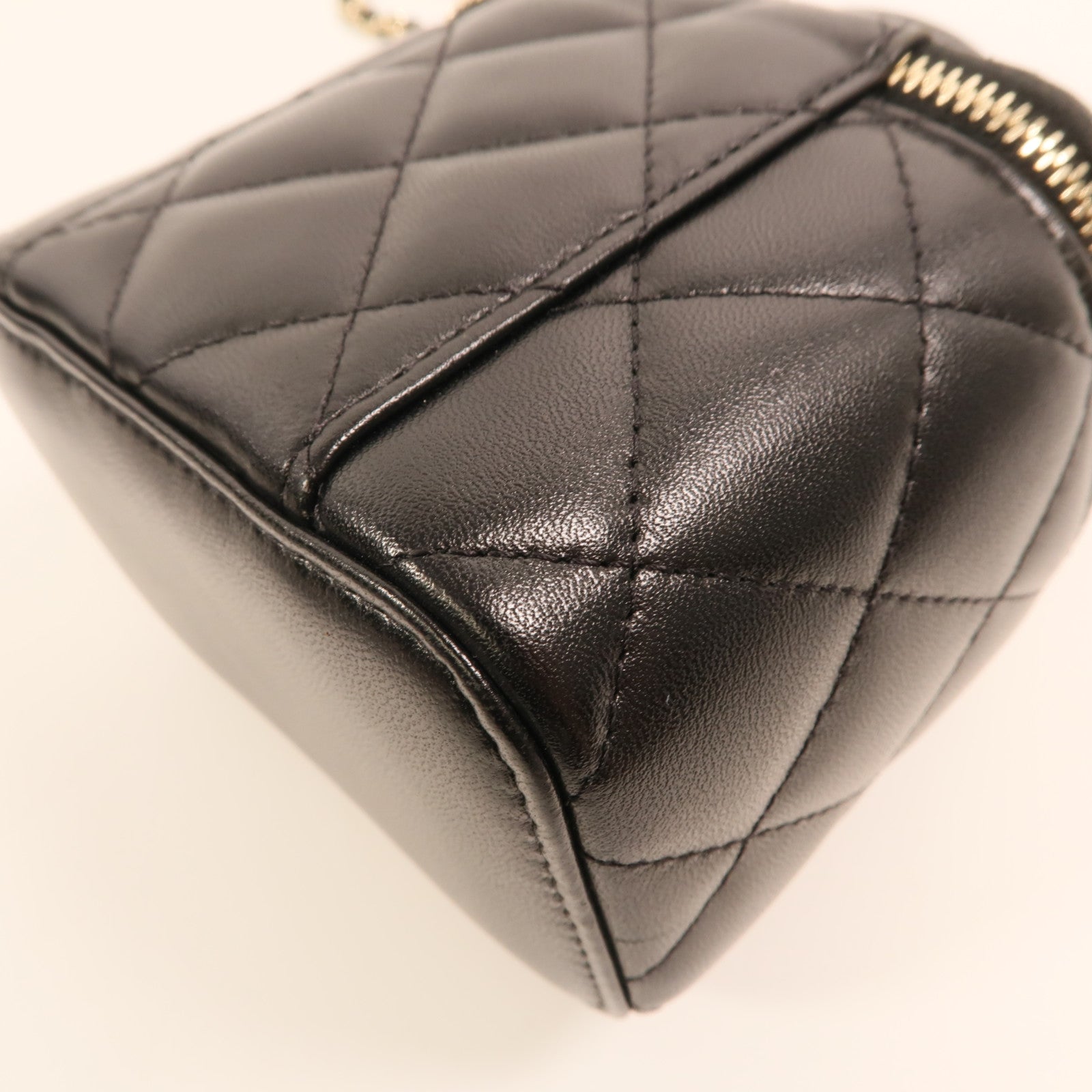 CHANEL 羊皮皮革Vanity Case金扣鏈帶手挽肩背兩用袋