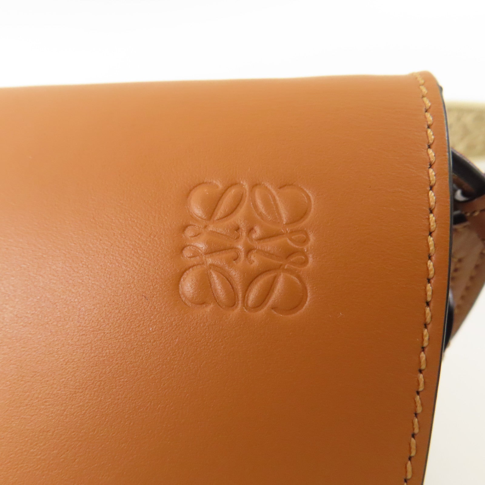 LOEWE 牛皮皮革Shoulder Bag金扣肩背袋