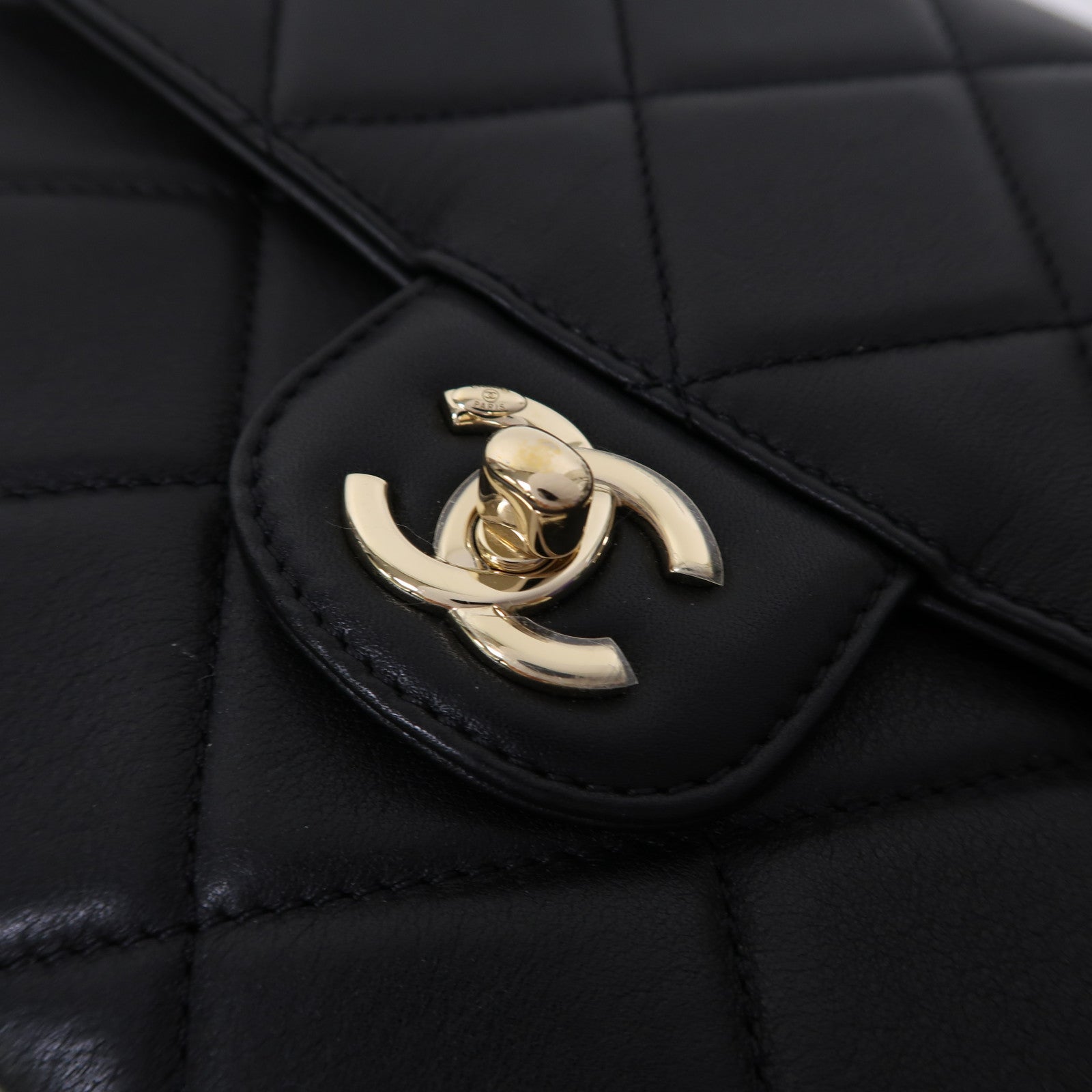 CHANEL 菱格牛皮皮革Chain Shoulder金扣鏈帶肩背袋黑色