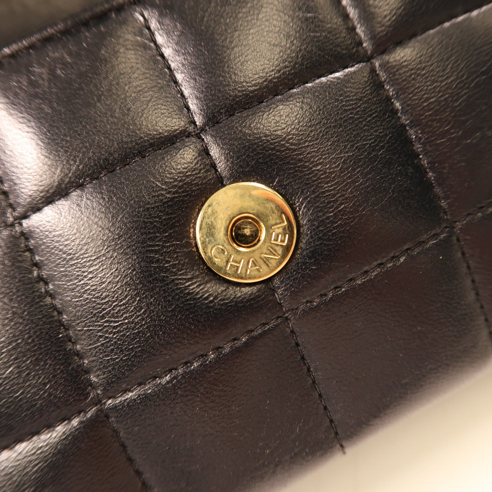 CHANEL 牛皮皮革Chain Shoulder金扣鏈帶肩背袋黑色