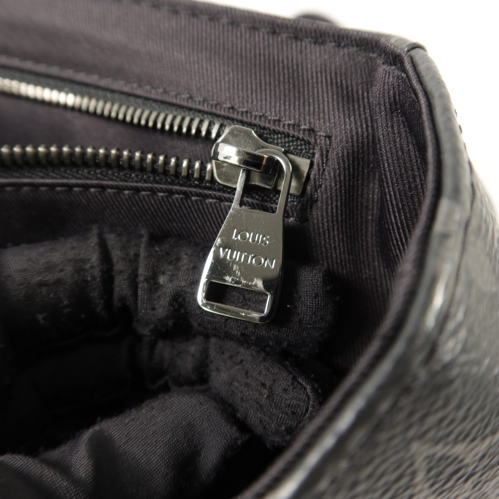 LOUIS VUITTON Monogram Eclipse Messenger PM Voyager肩背袋