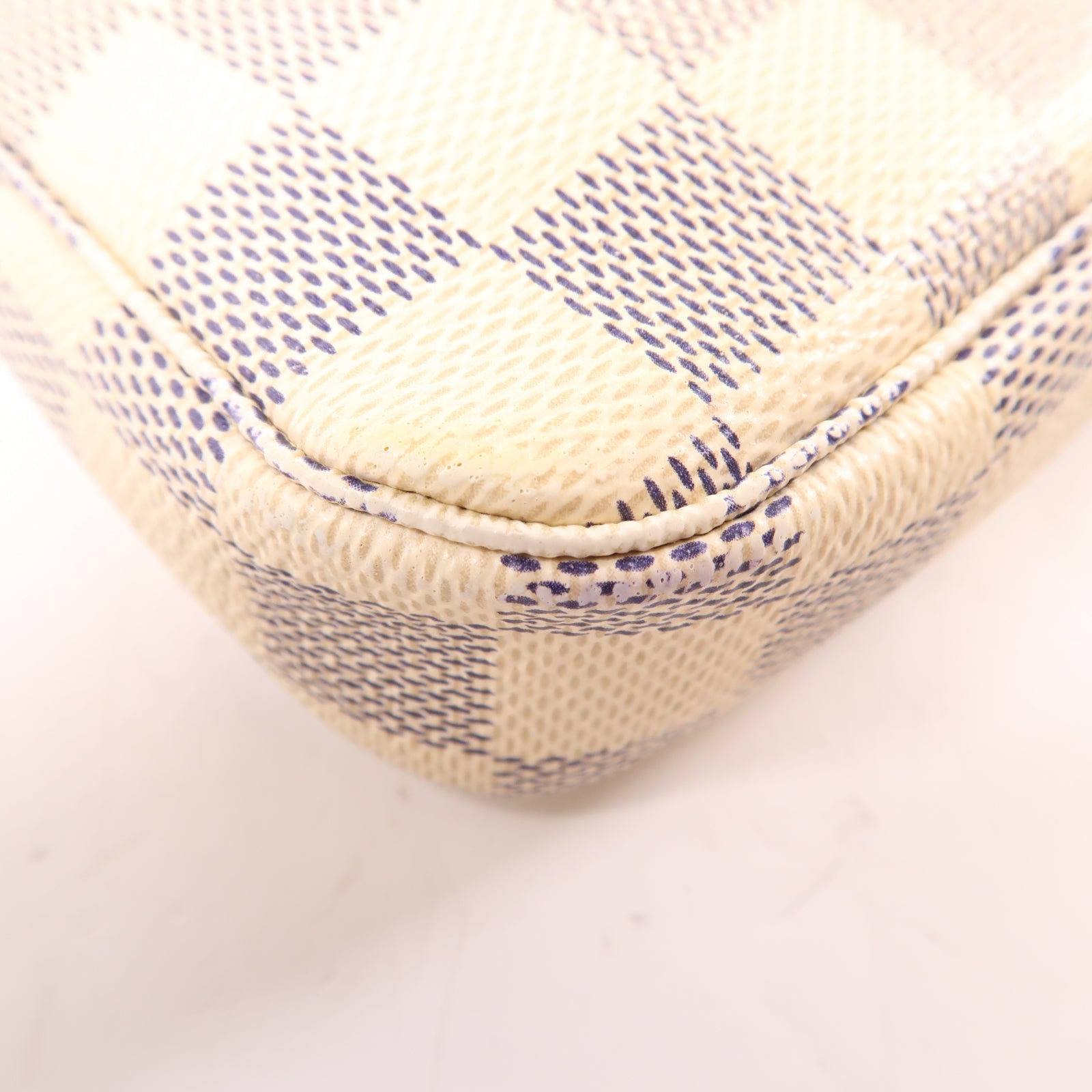 LOUIS VUITTON Damier Azur Mini Pochette Accessoires金扣手挽袋白色