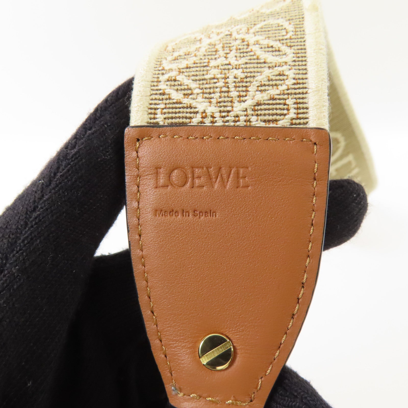 LOEWE 牛皮皮革Shoulder Bag金扣肩背袋