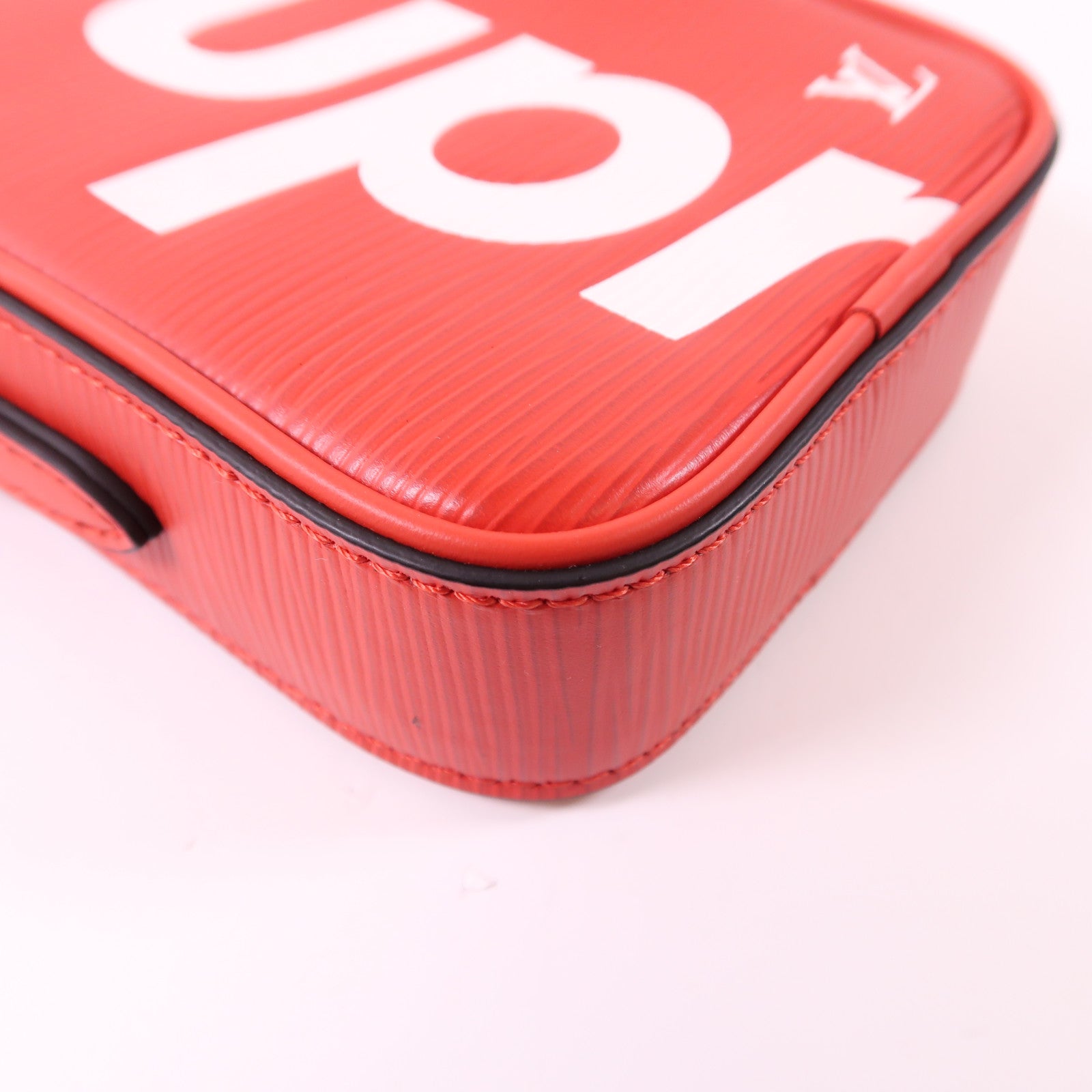 LOUIS VUITTON Epi LV X Supreme Danube PPM銀扣肩背袋
