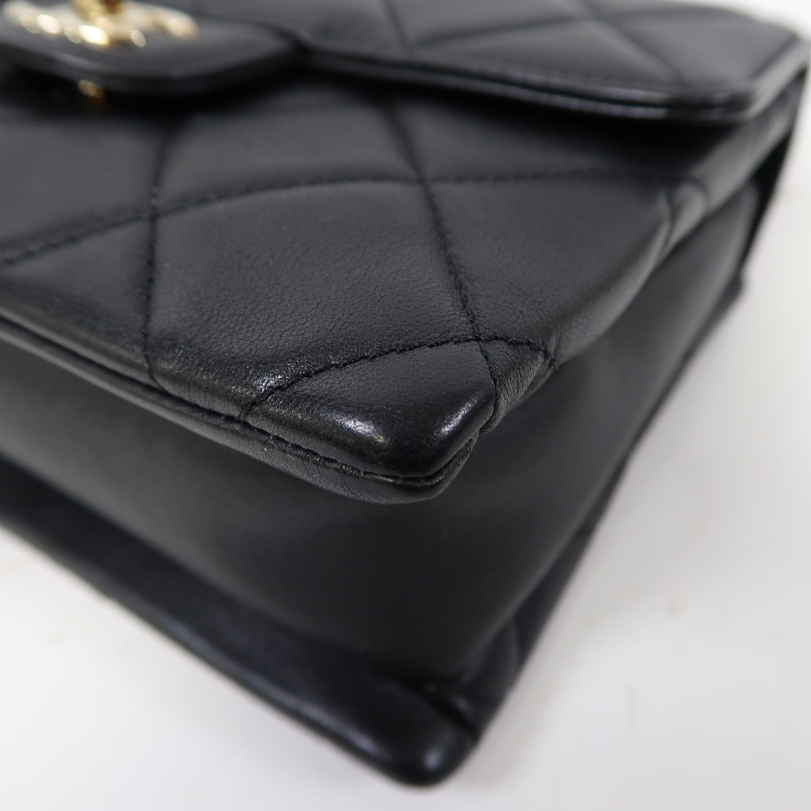 CHANEL 菱格羊皮皮革Chain Shoulder金扣鏈帶肩背袋黑色