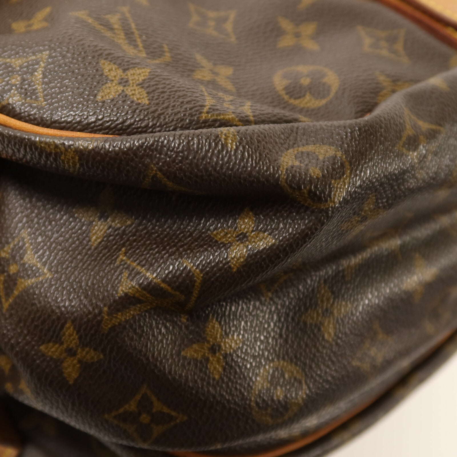 LOUIS VUITTON Monogram Saumur 35金扣肩背袋