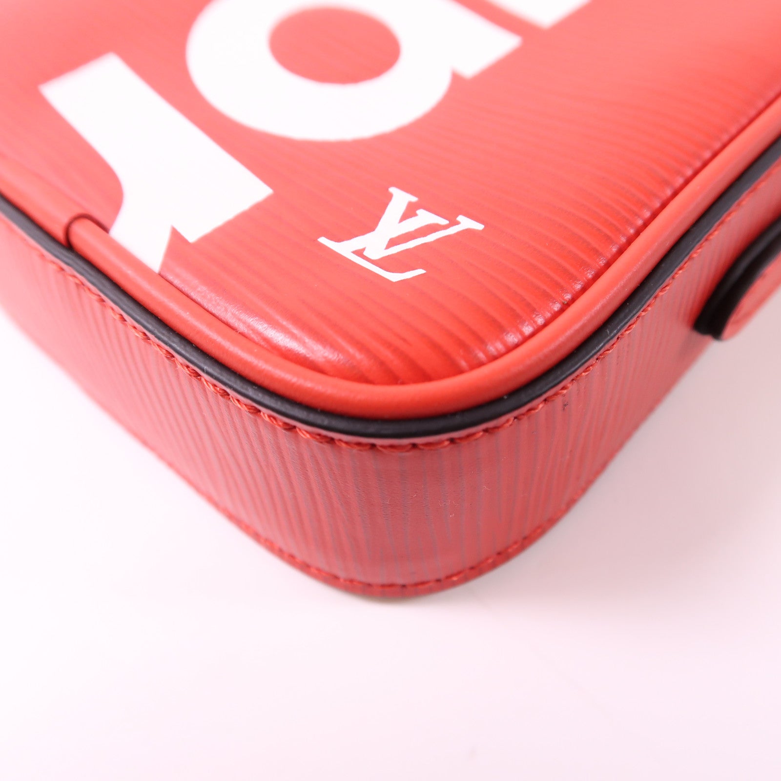 LOUIS VUITTON Epi LV X Supreme Danube PPM銀扣肩背袋