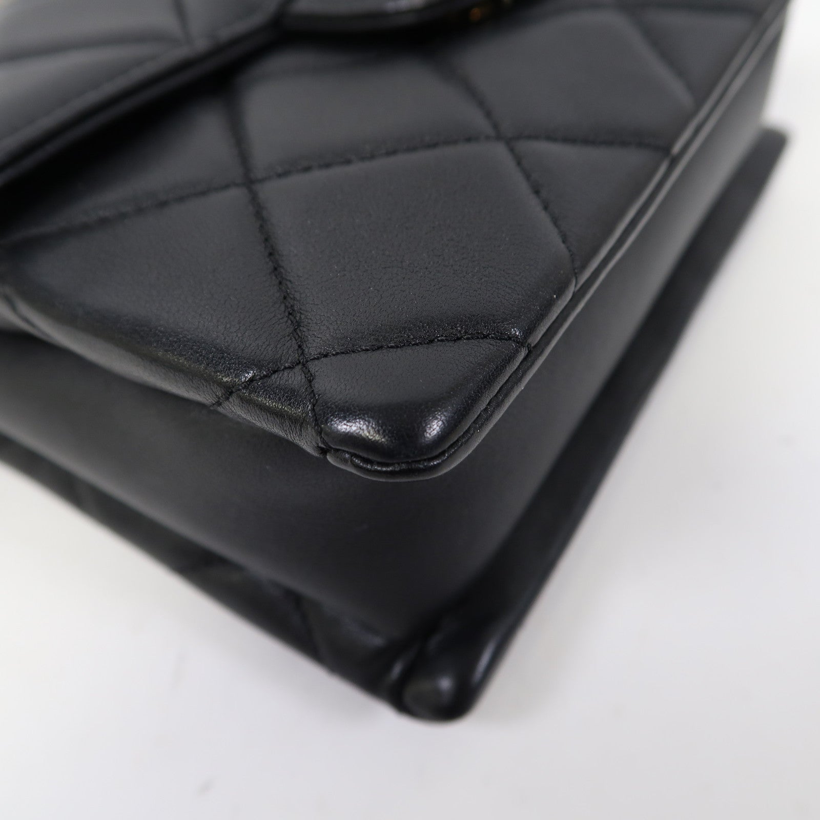 CHANEL 菱格羊皮皮革Chain Shoulder金扣鏈帶肩背袋黑色