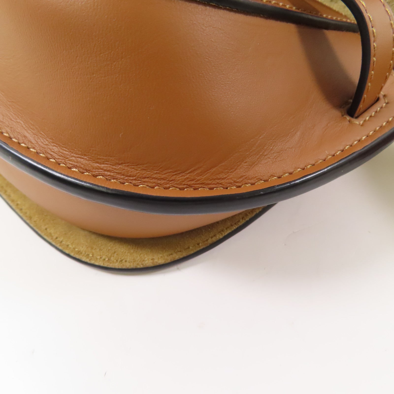 LOEWE 牛皮皮革Shoulder Bag金扣肩背袋