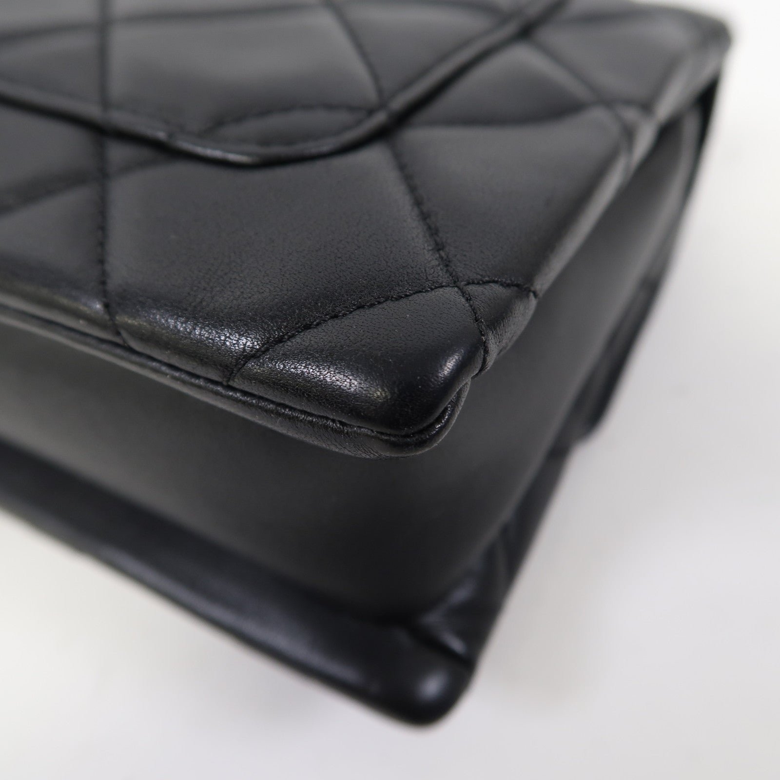CHANEL 菱格羊皮皮革Chain Shoulder金扣鏈帶肩背袋黑色