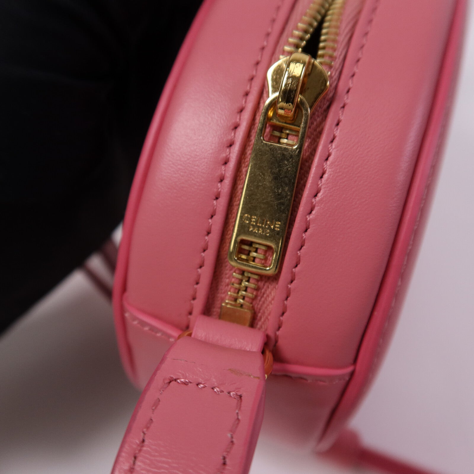 CELINE 牛皮皮革Cuir Triomphe金扣肩背袋