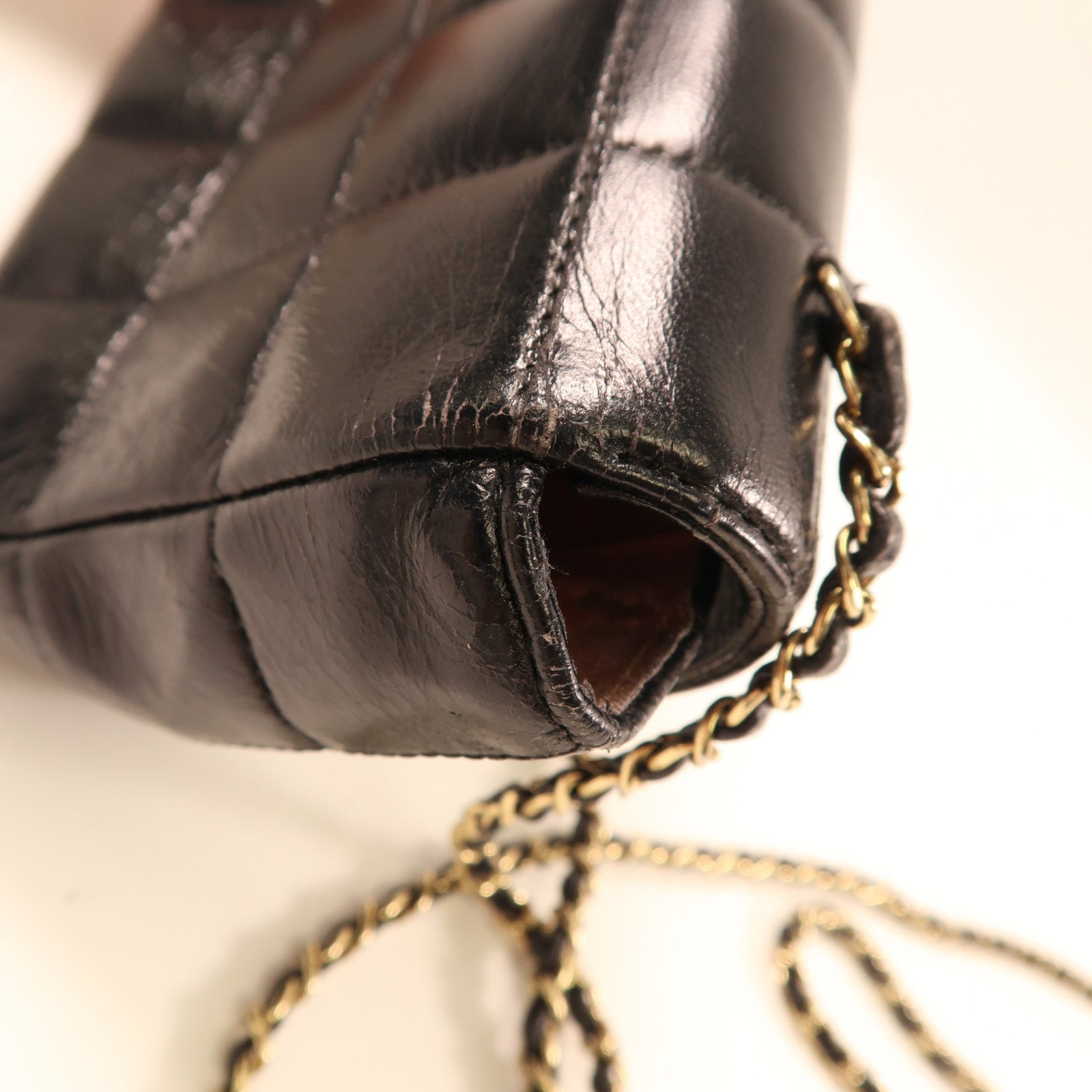 CHANEL 牛皮皮革Chain Shoulder金扣鏈帶肩背袋黑色