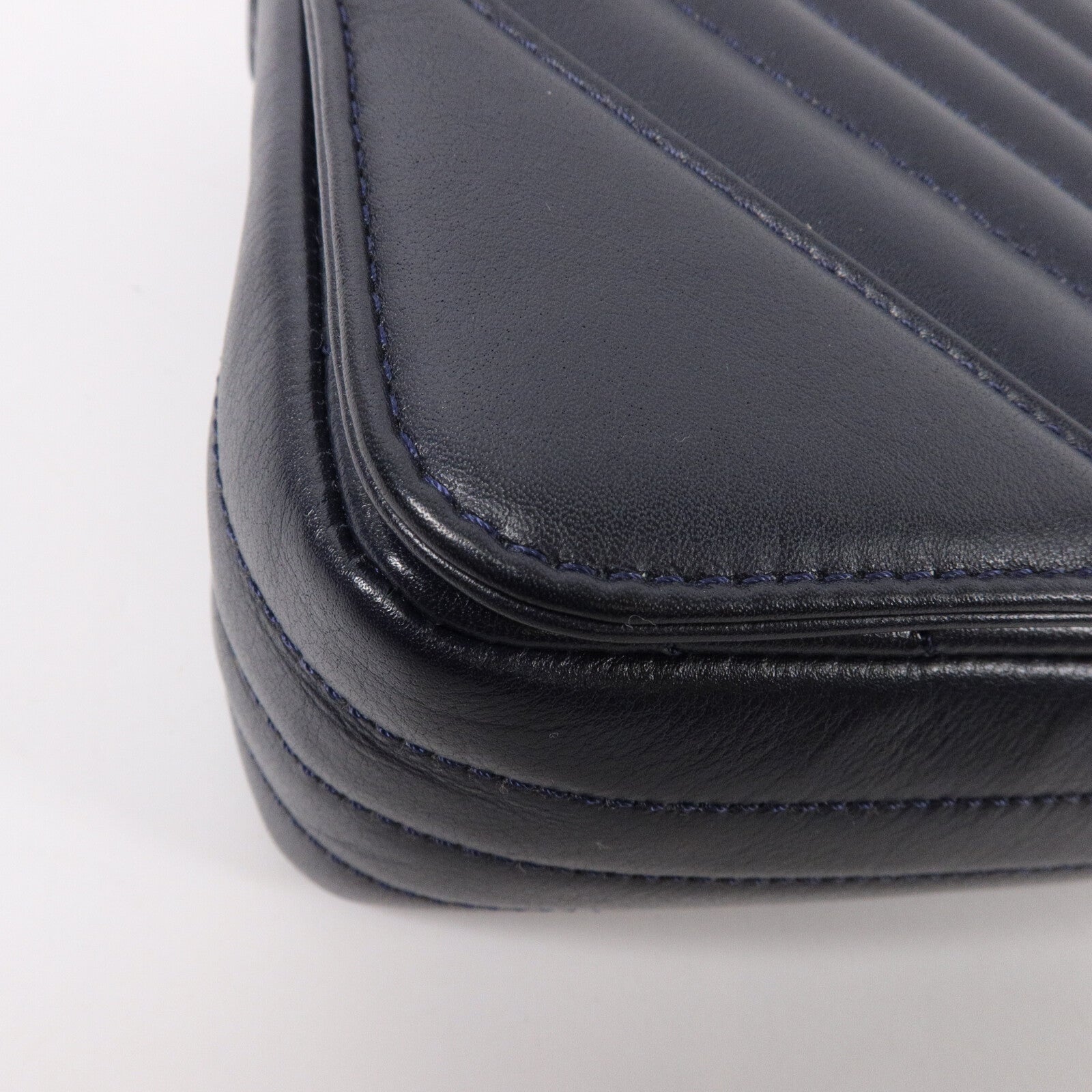 CHANEL 牛皮皮革Chevron Flap Bag鏈帶肩背袋