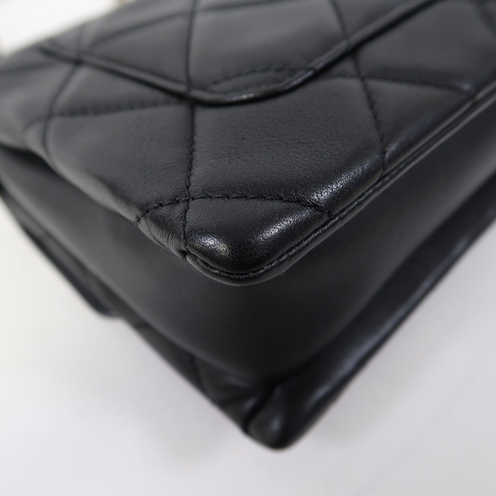 CHANEL 菱格羊皮皮革Chain Shoulder金扣鏈帶肩背袋黑色