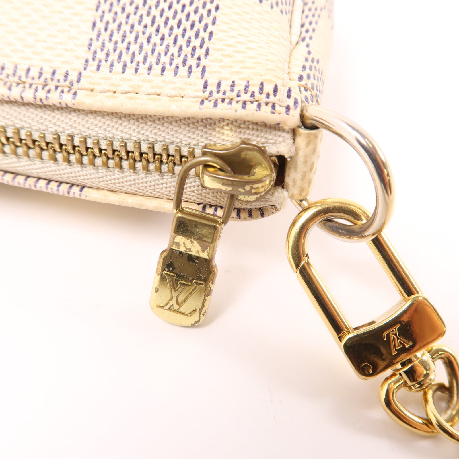 LOUIS VUITTON Damier Azur Mini Pochette Accessoires金扣手挽袋白色