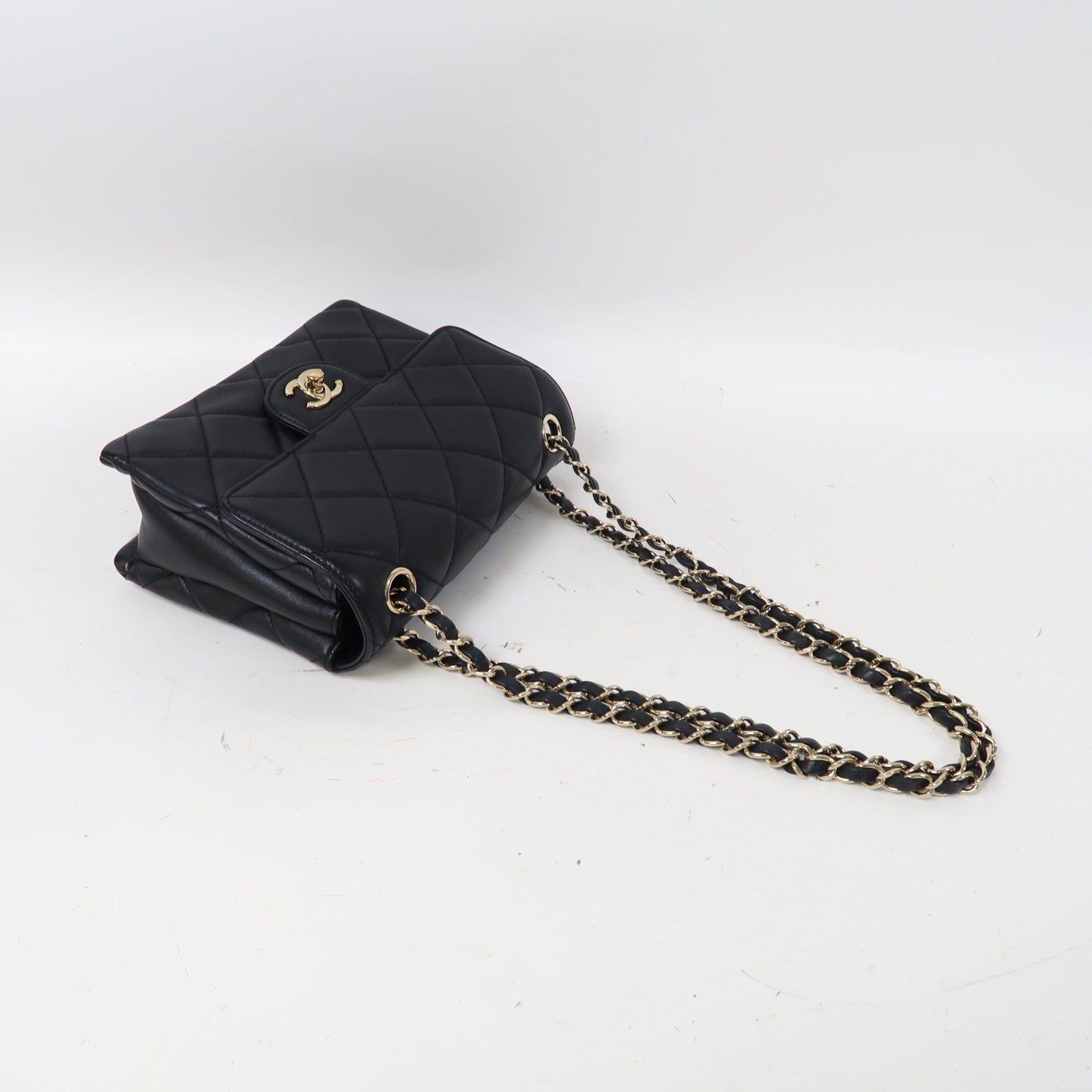 CHANEL 菱格羊皮皮革Chain Shoulder金扣鏈帶肩背袋黑色