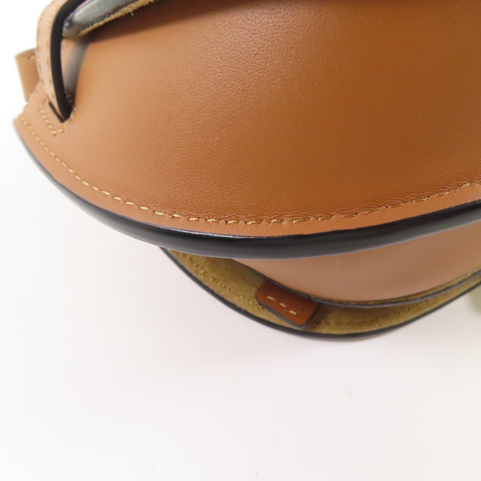 LOEWE 牛皮皮革Shoulder Bag金扣肩背袋