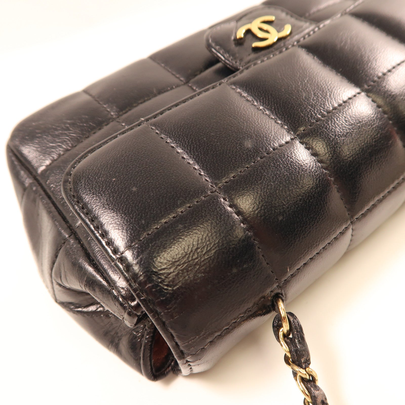 CHANEL 牛皮皮革Chain Shoulder金扣鏈帶肩背袋黑色
