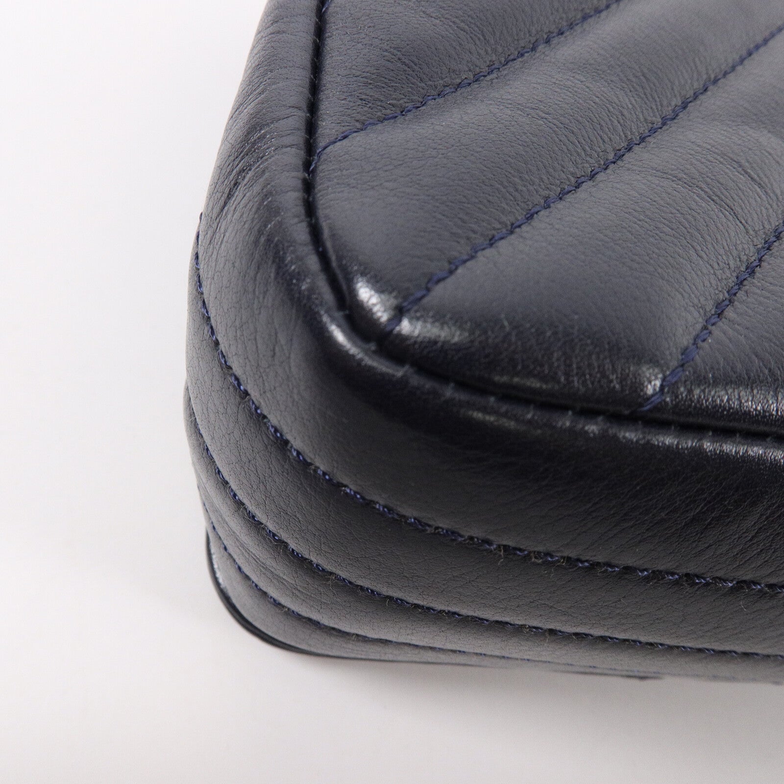 CHANEL 牛皮皮革Chevron Flap Bag鏈帶肩背袋