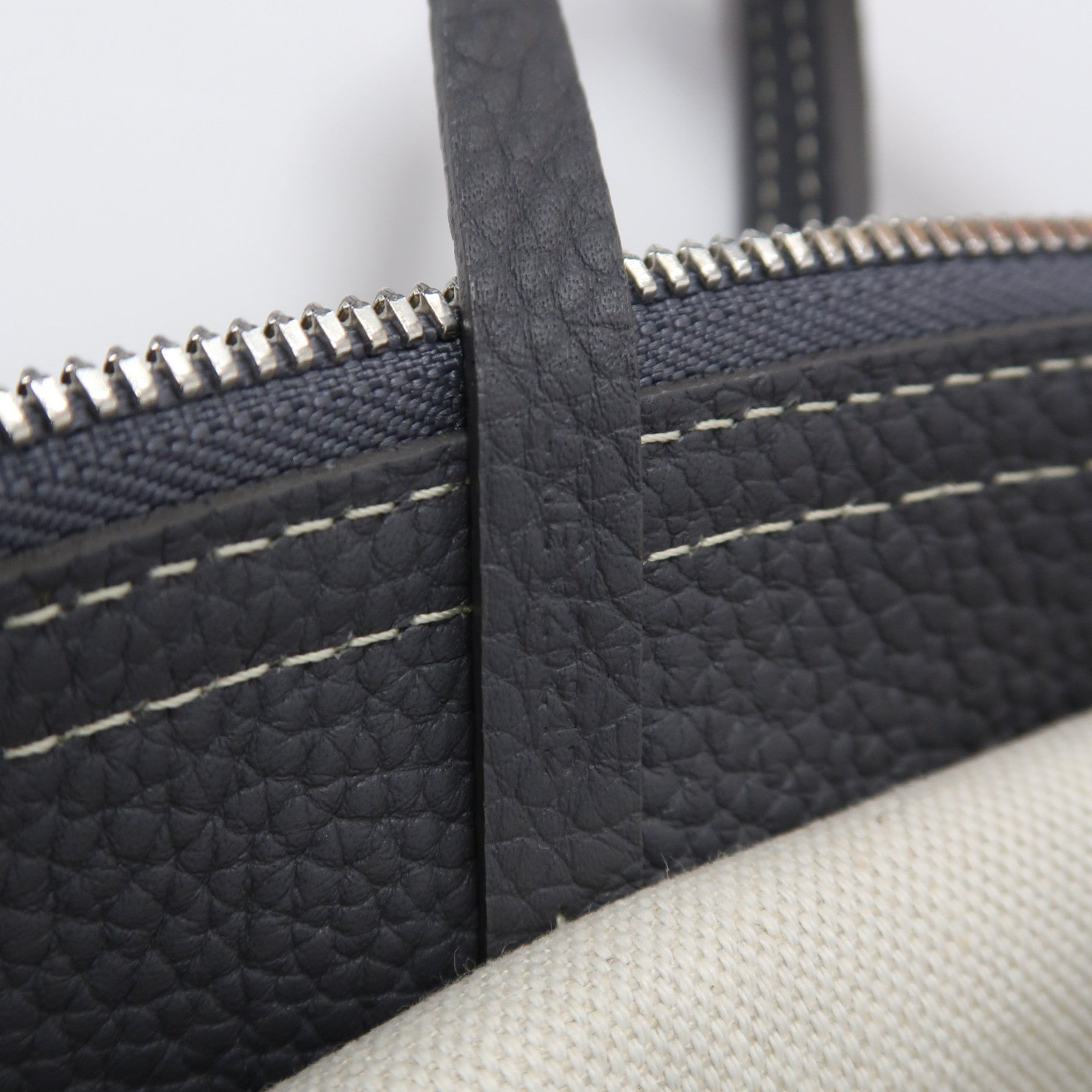 GOYARD 塗層帆布Hardy PM銀扣手挽袋灰色