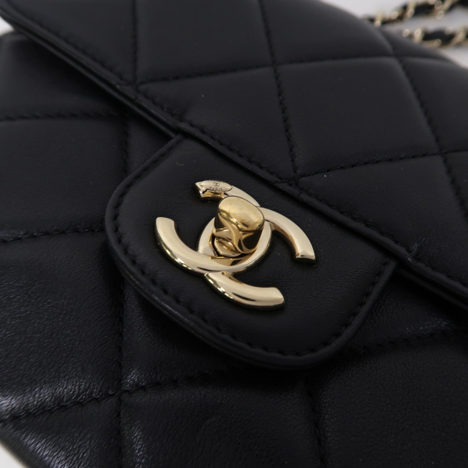 CHANEL 菱格羊皮皮革Chain Shoulder金扣鏈帶肩背袋黑色