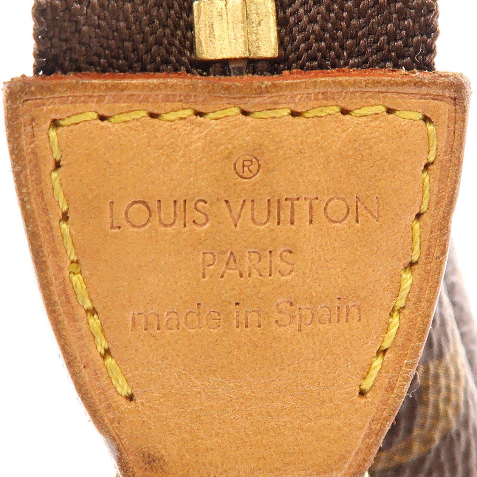 LOUIS VUITTON Monogram Mini Pochette Accessoires金扣手挽袋棕色