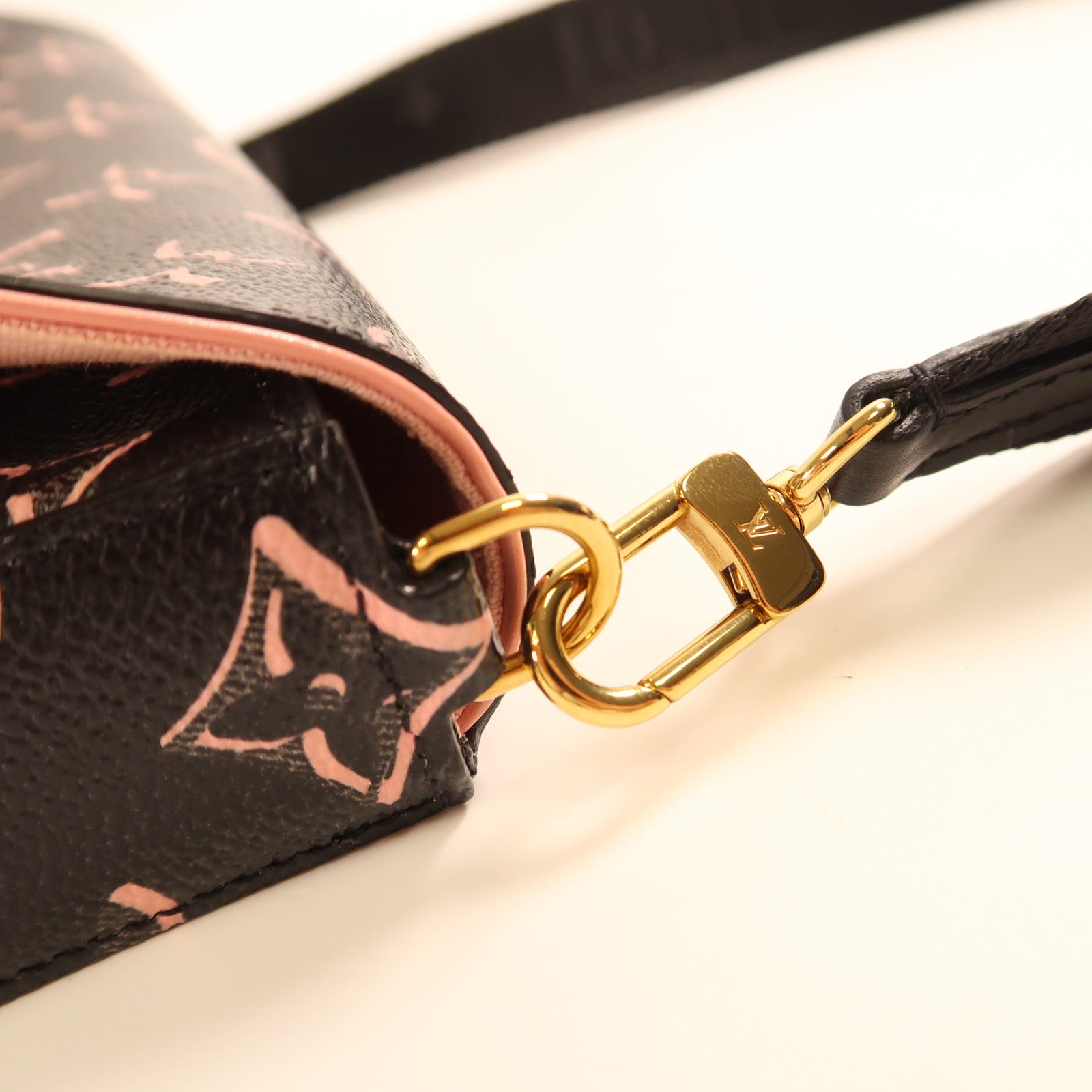 LOUIS VUITTON LV GHW Felicie Strap & Go Shoulder Bag M81471 Monogram Black/Pink