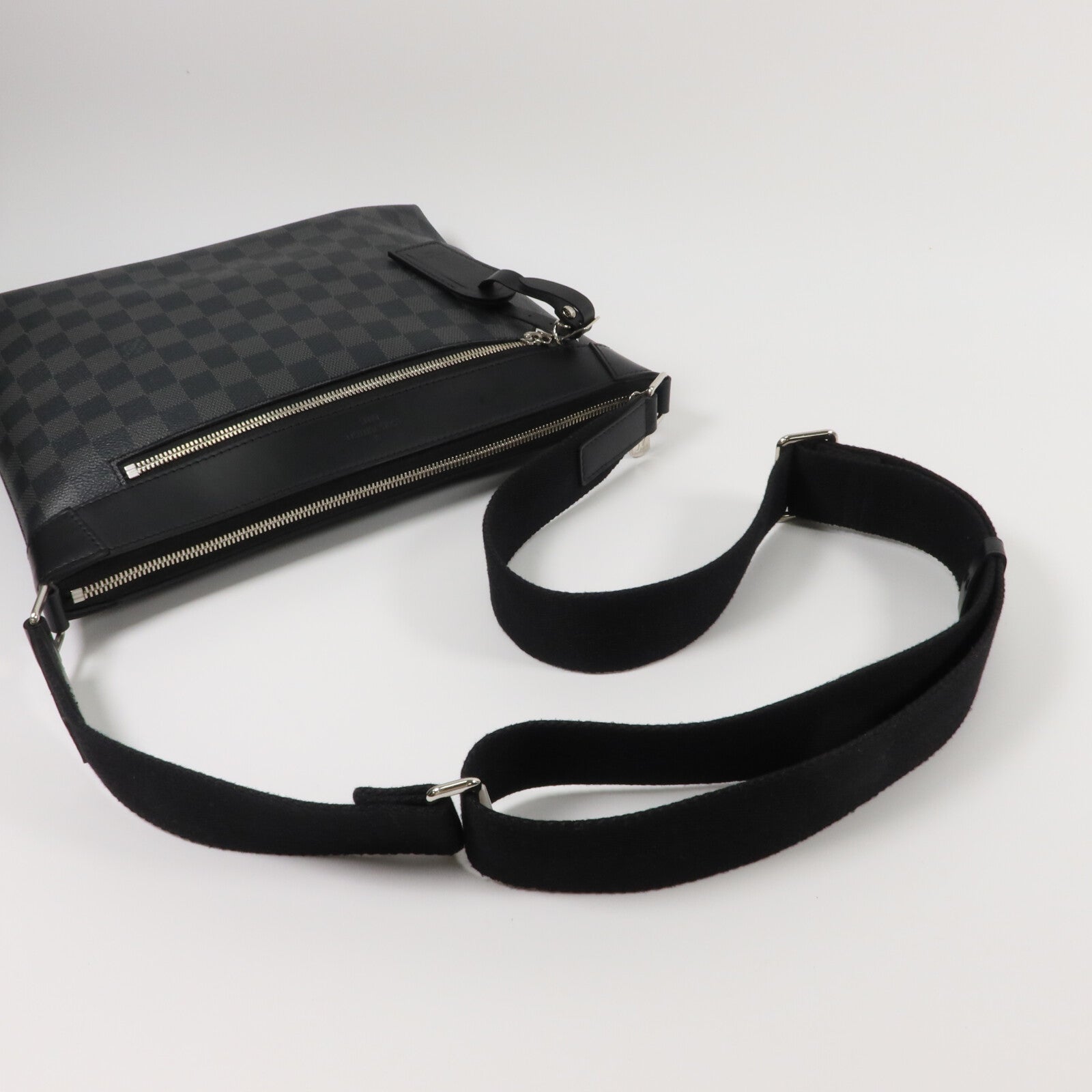 LOUIS VUITTON Damier Graphite Mick PM肩背袋
