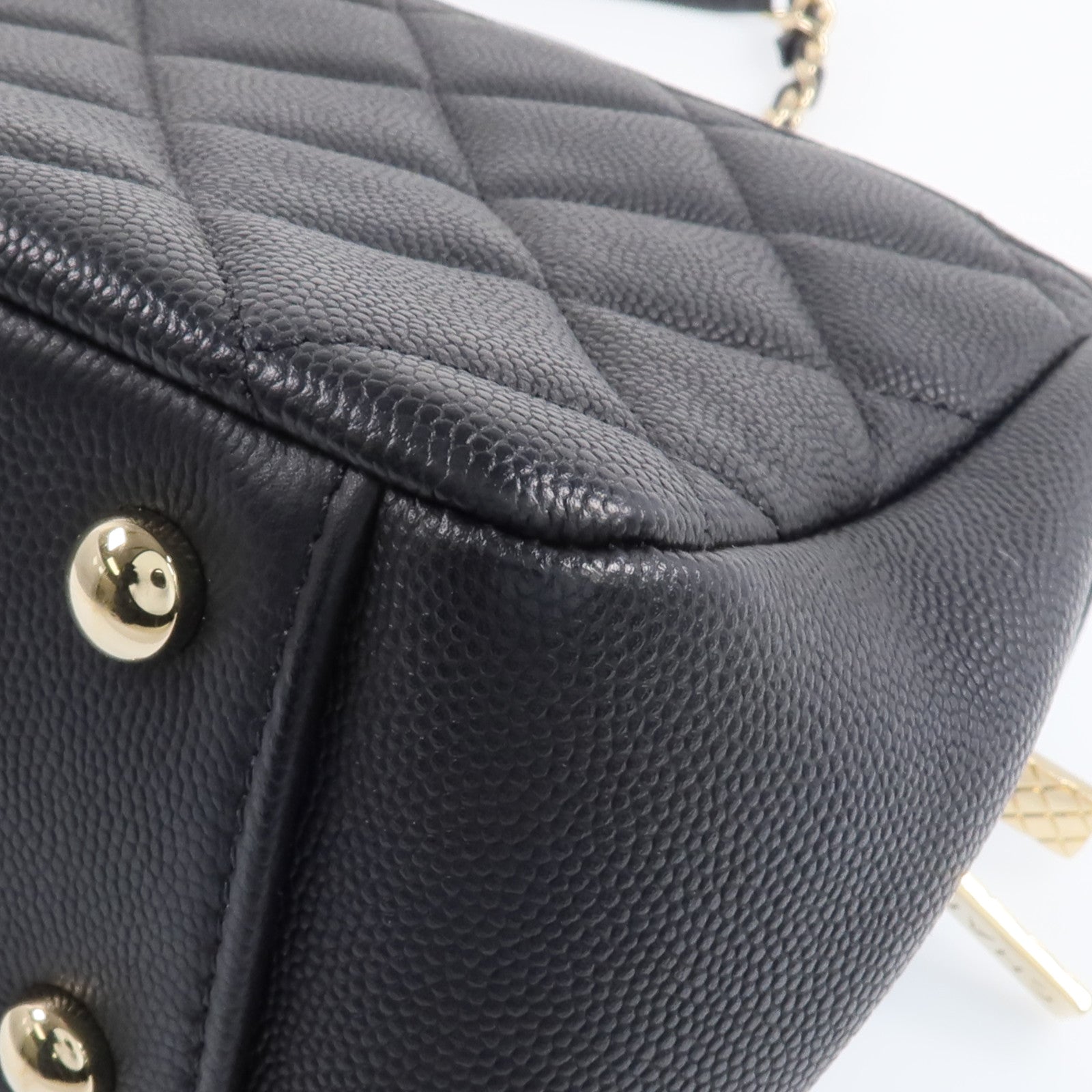 CHANEL 牛皮皮革Business Affinity Medium金扣手挽肩背兩用袋