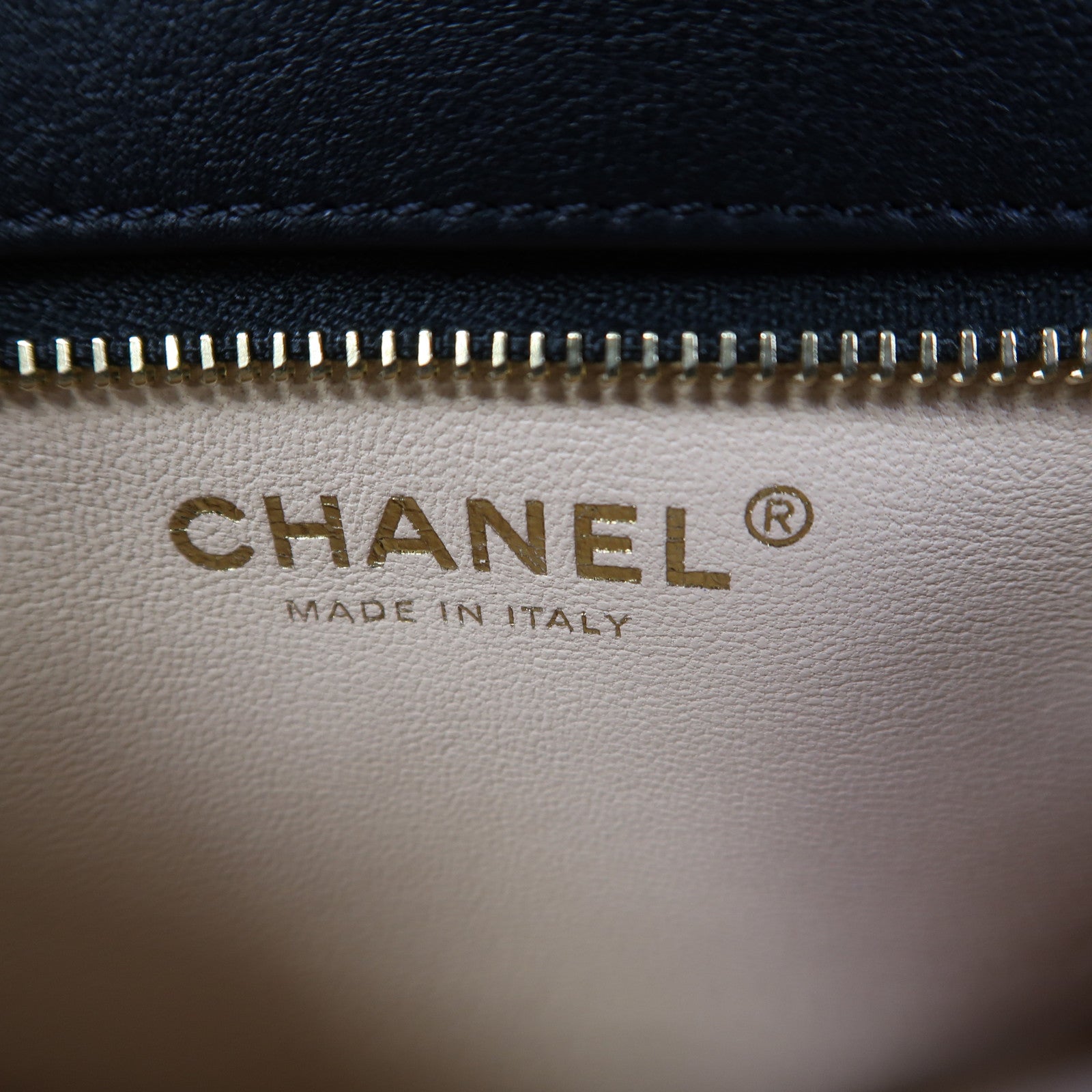 CHANEL 菱格羊皮皮革Chain Shoulder金扣鏈帶肩背袋黑色